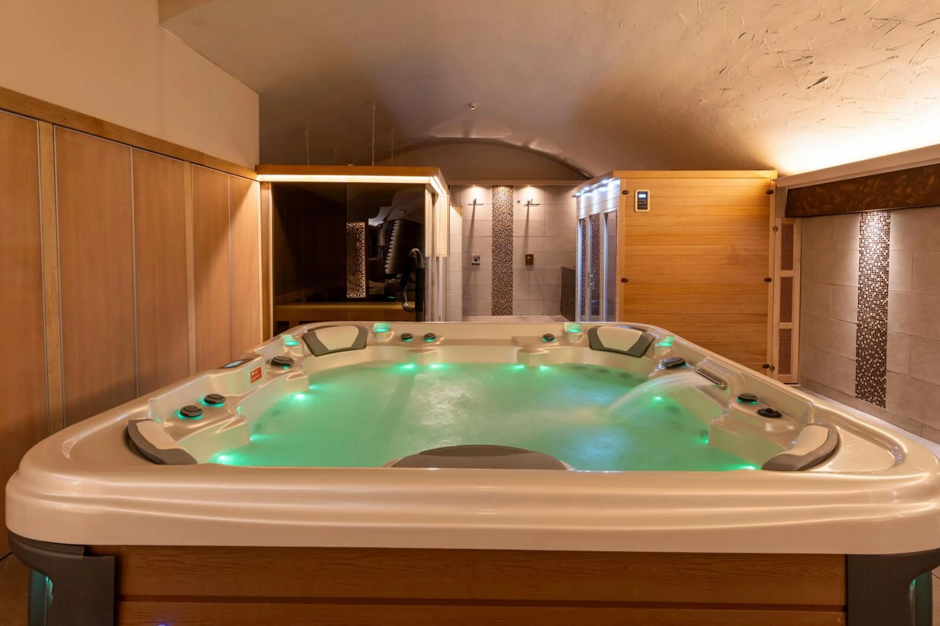 Hot Tub in OÁZIS Hotel***