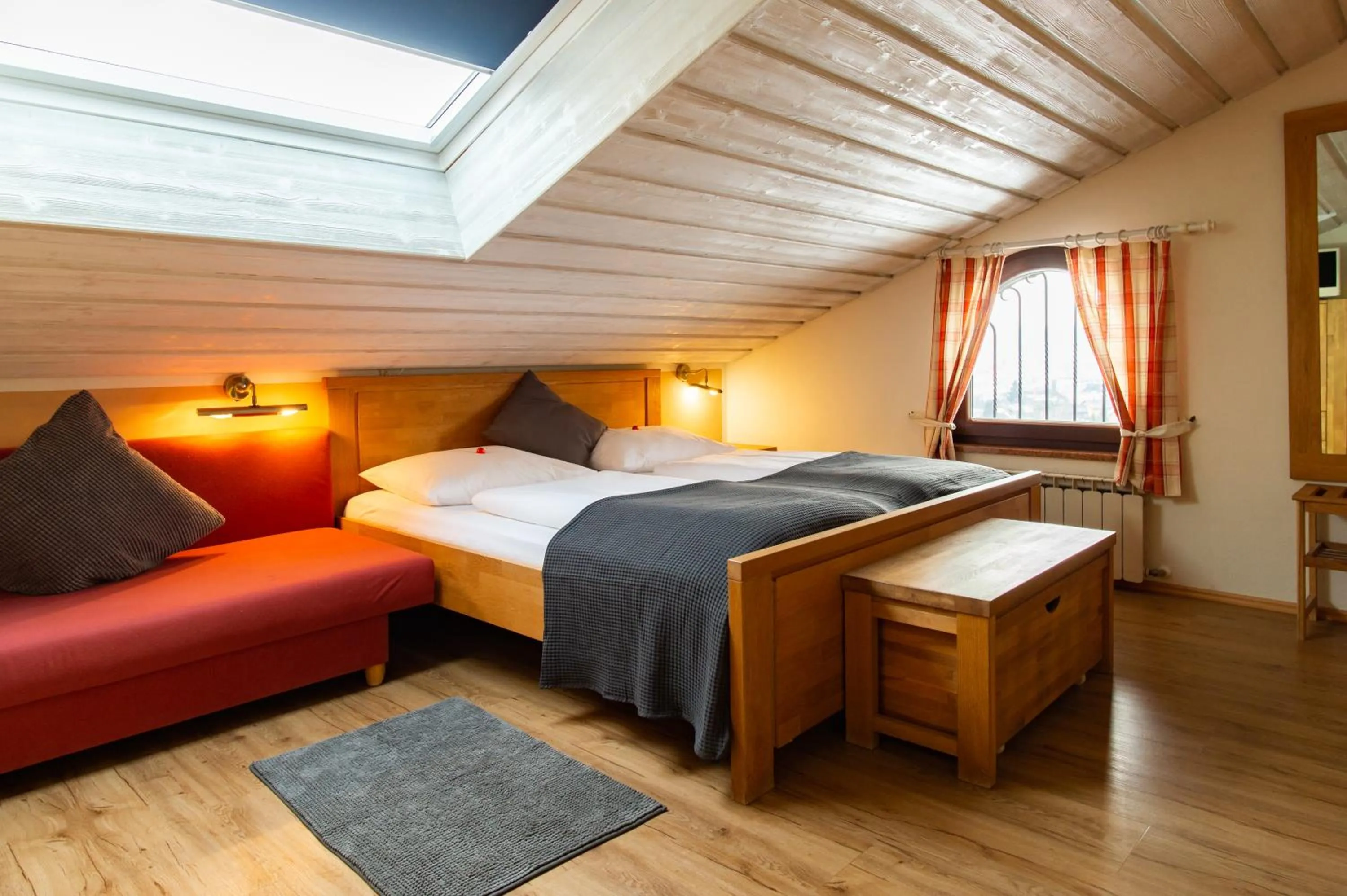 Photo of the whole room, Bed in Haus Salzburgblick (ehem. Haus Elisabeth)