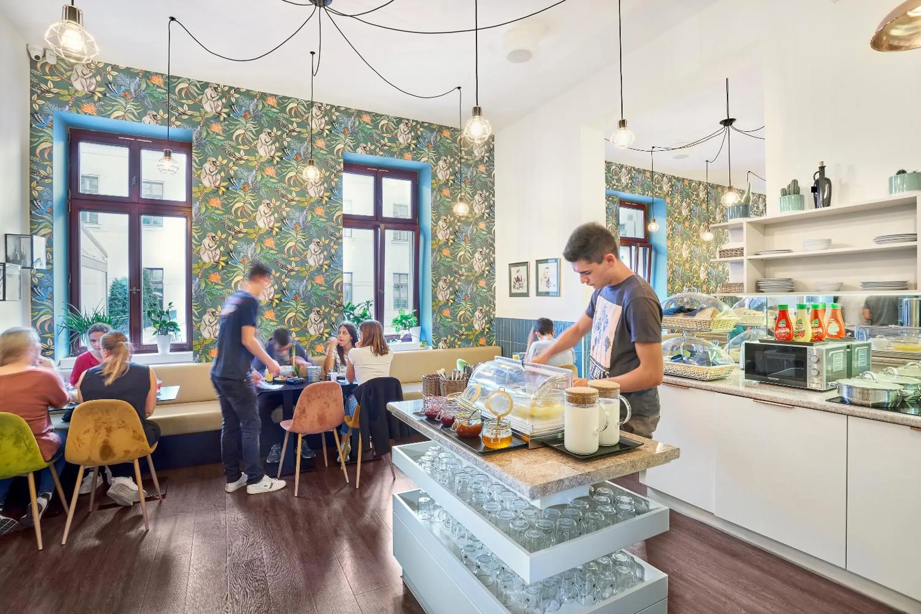 Restaurant/places to eat in Gozsdu Court Budapest Restaurant/places to eat in Gozsdu Court Budapest