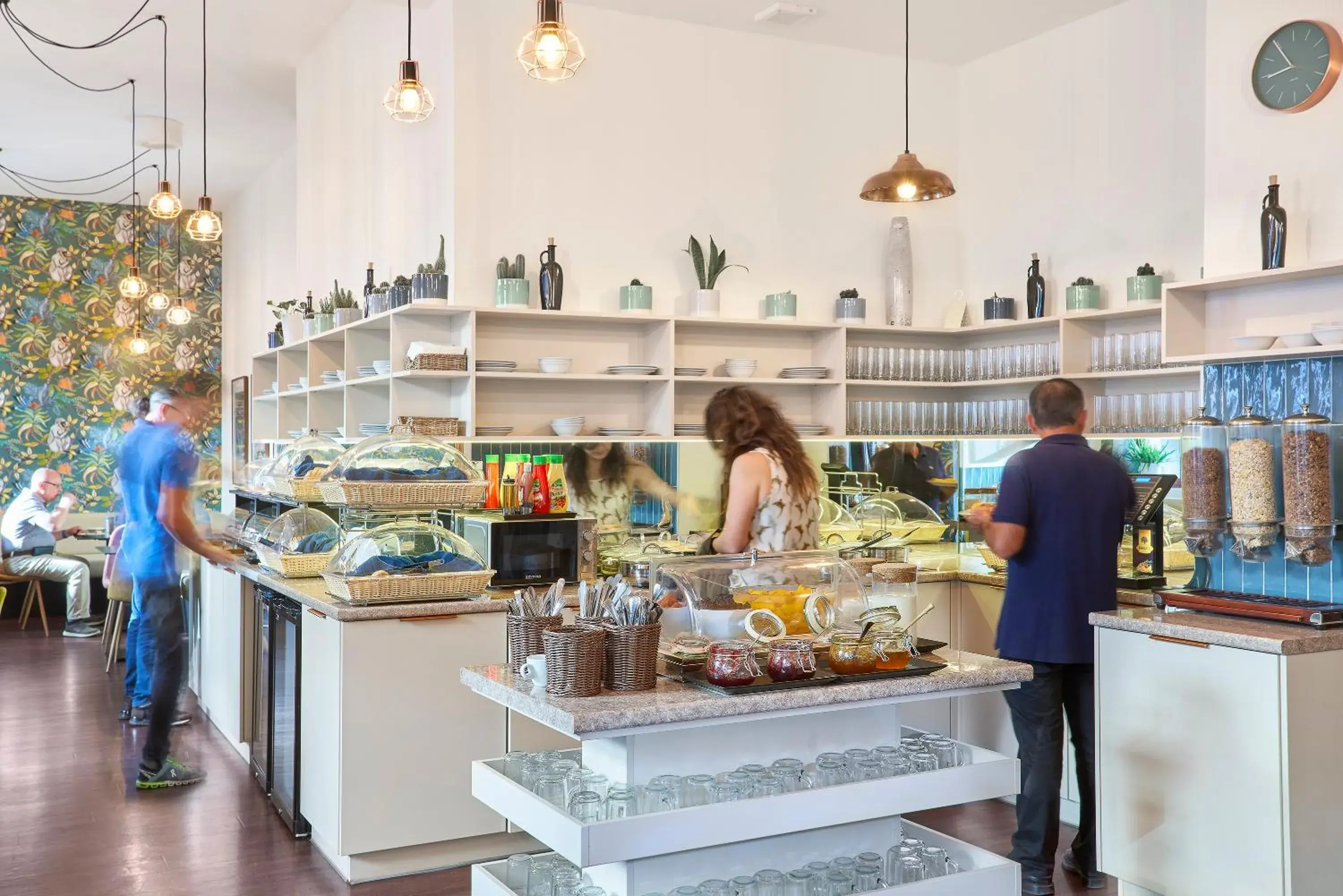 Restaurant/places to eat in Gozsdu Court Budapest Restaurant/places to eat in Gozsdu Court Budapest