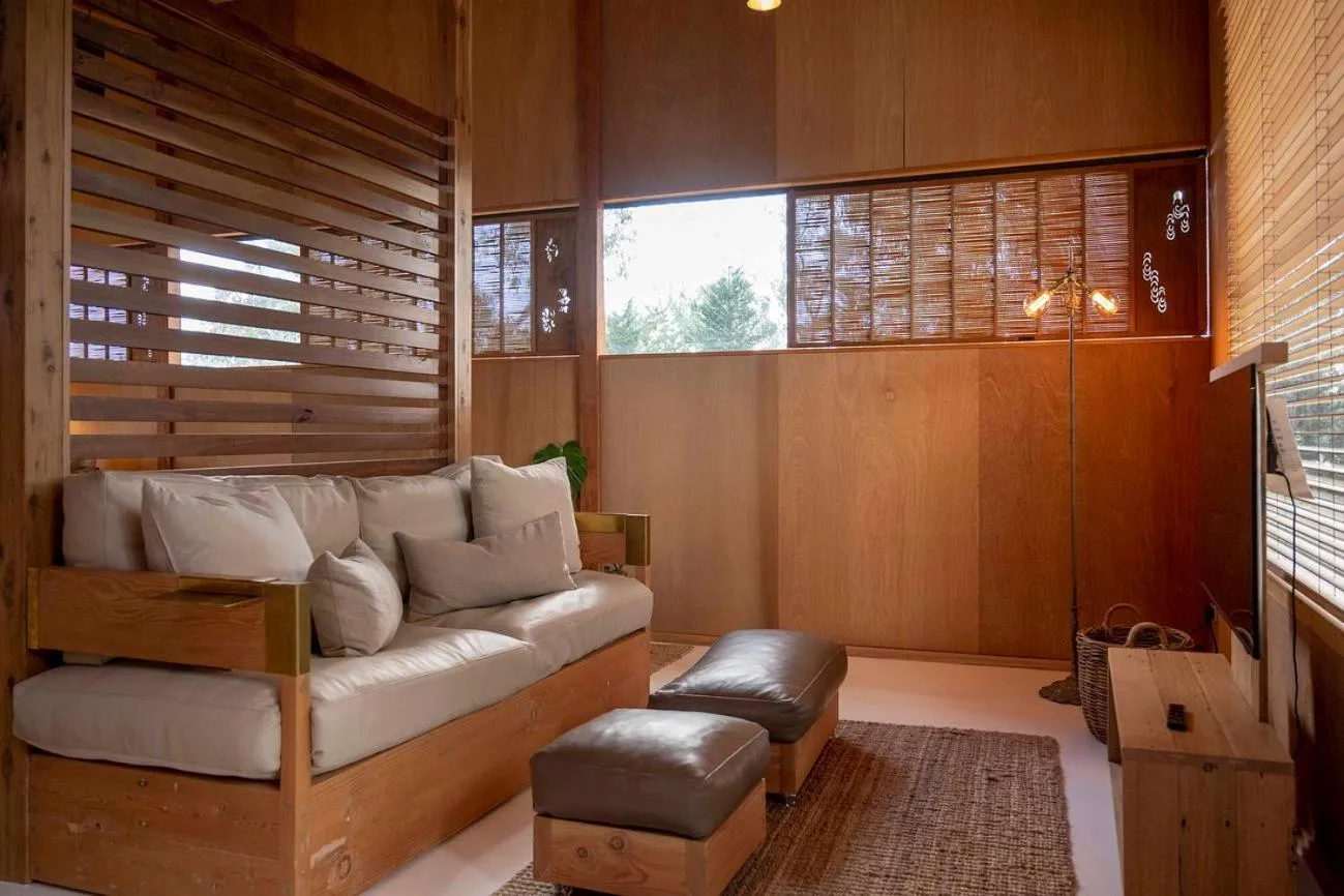 Seating area in be&be castlemaine