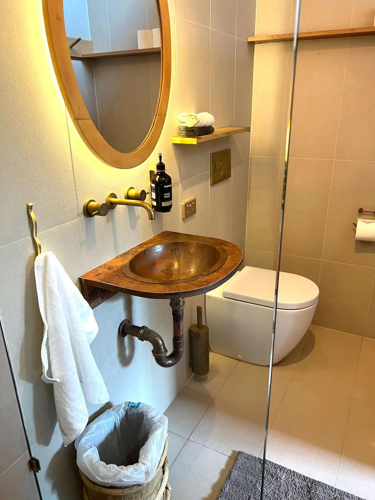 Toilet in be&be castlemaine