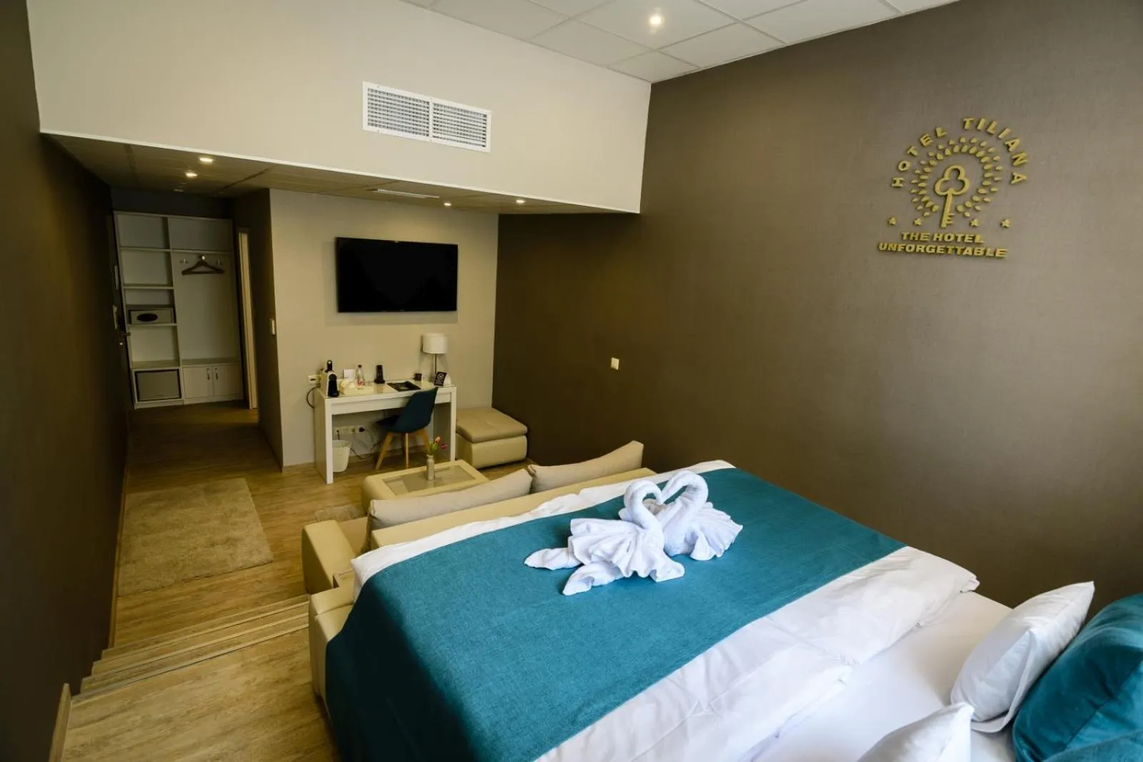 Coffee/tea facilities, Bed in The Hotel Unforgettable - Hotel Tiliana by Homoky Hotels & Spa