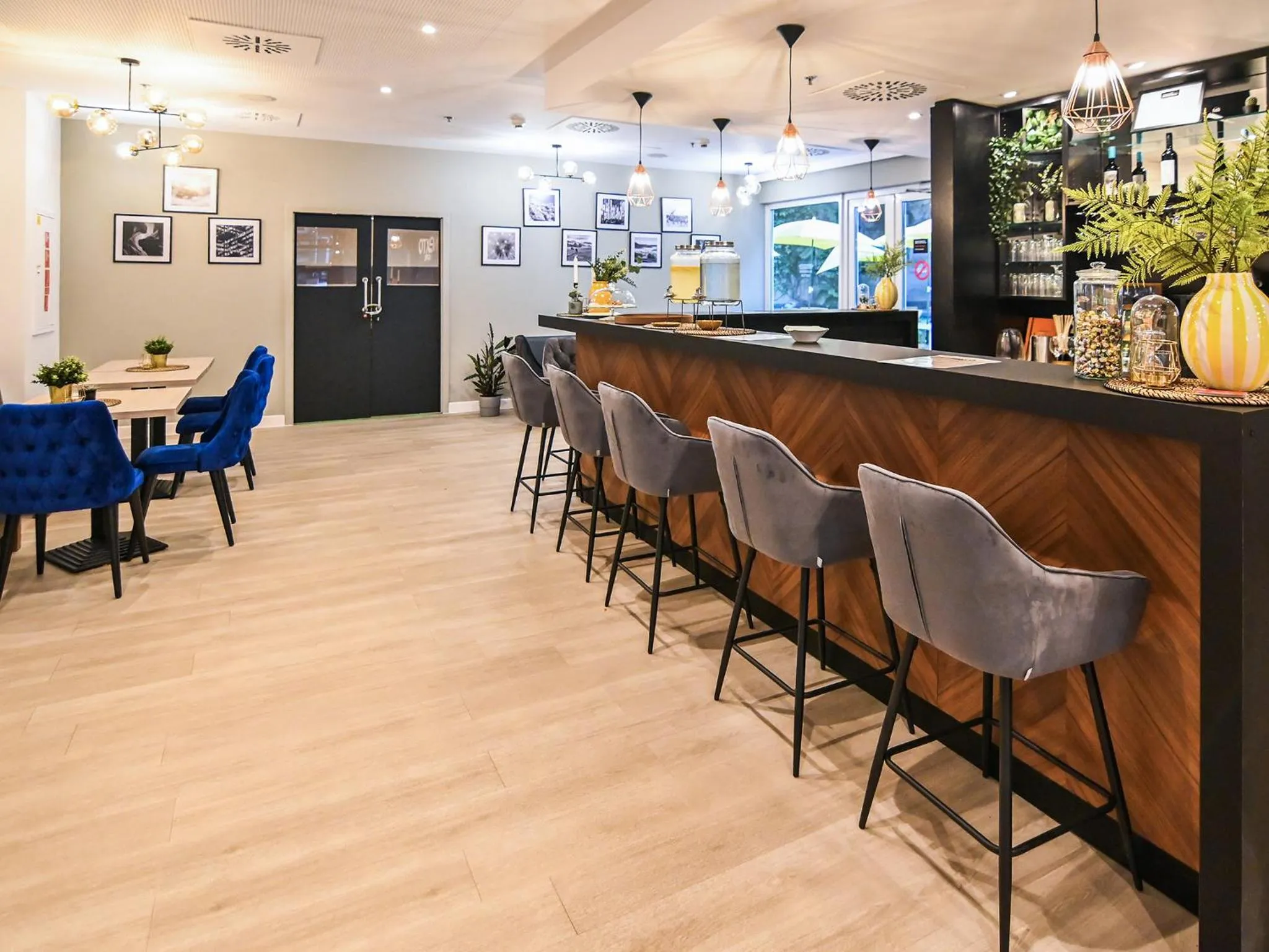 Lounge or bar in NEXTO DORMERO Hotel Budapest