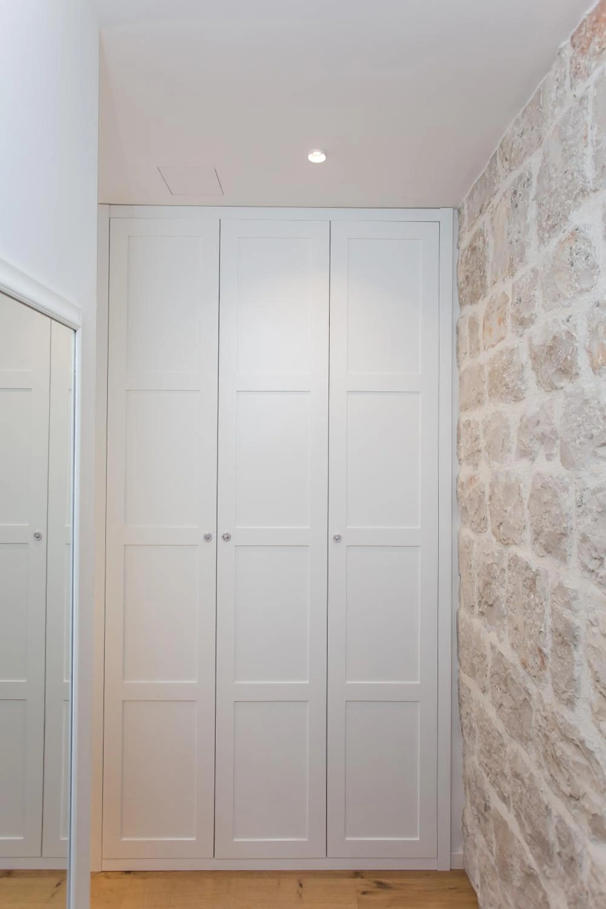 wardrobe in Bifora Heritage Hotel