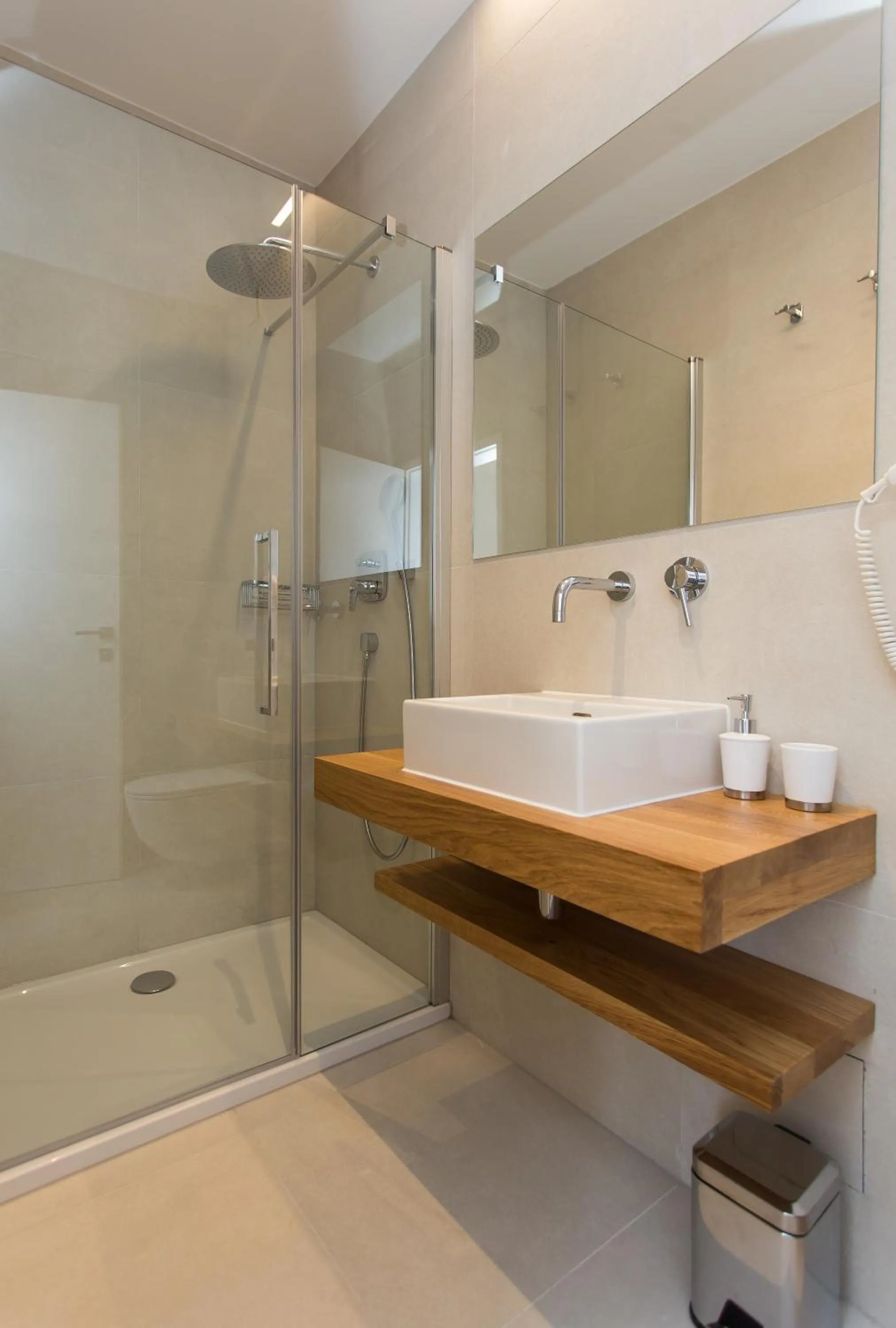 Shower in Bifora Heritage Hotel