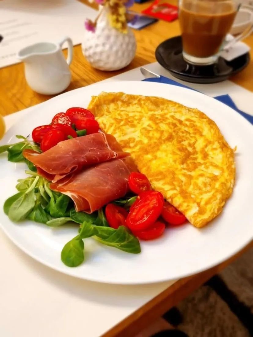 Restaurant/places to eat in Bifora Heritage Hotel