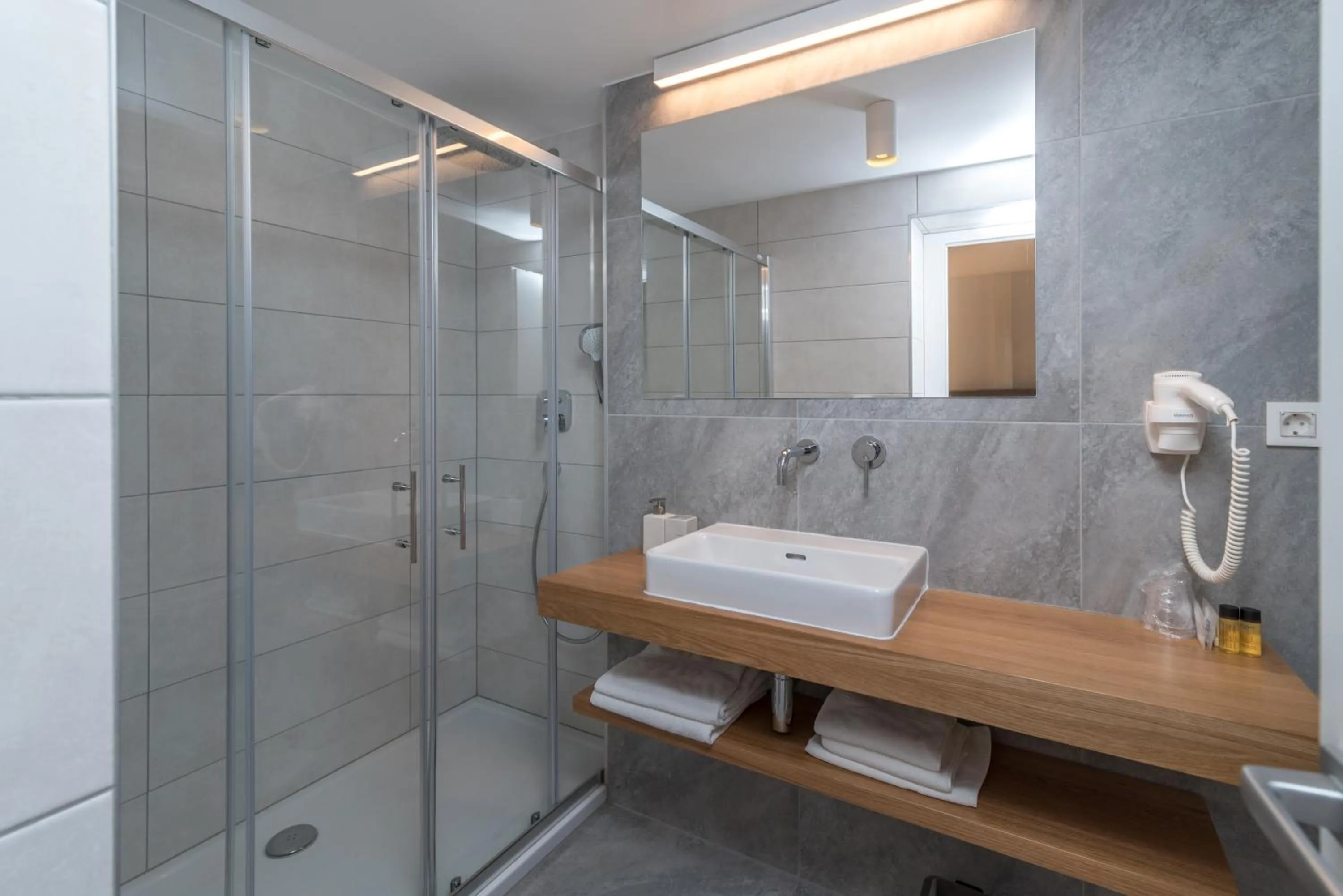 Shower in Bifora Heritage Hotel