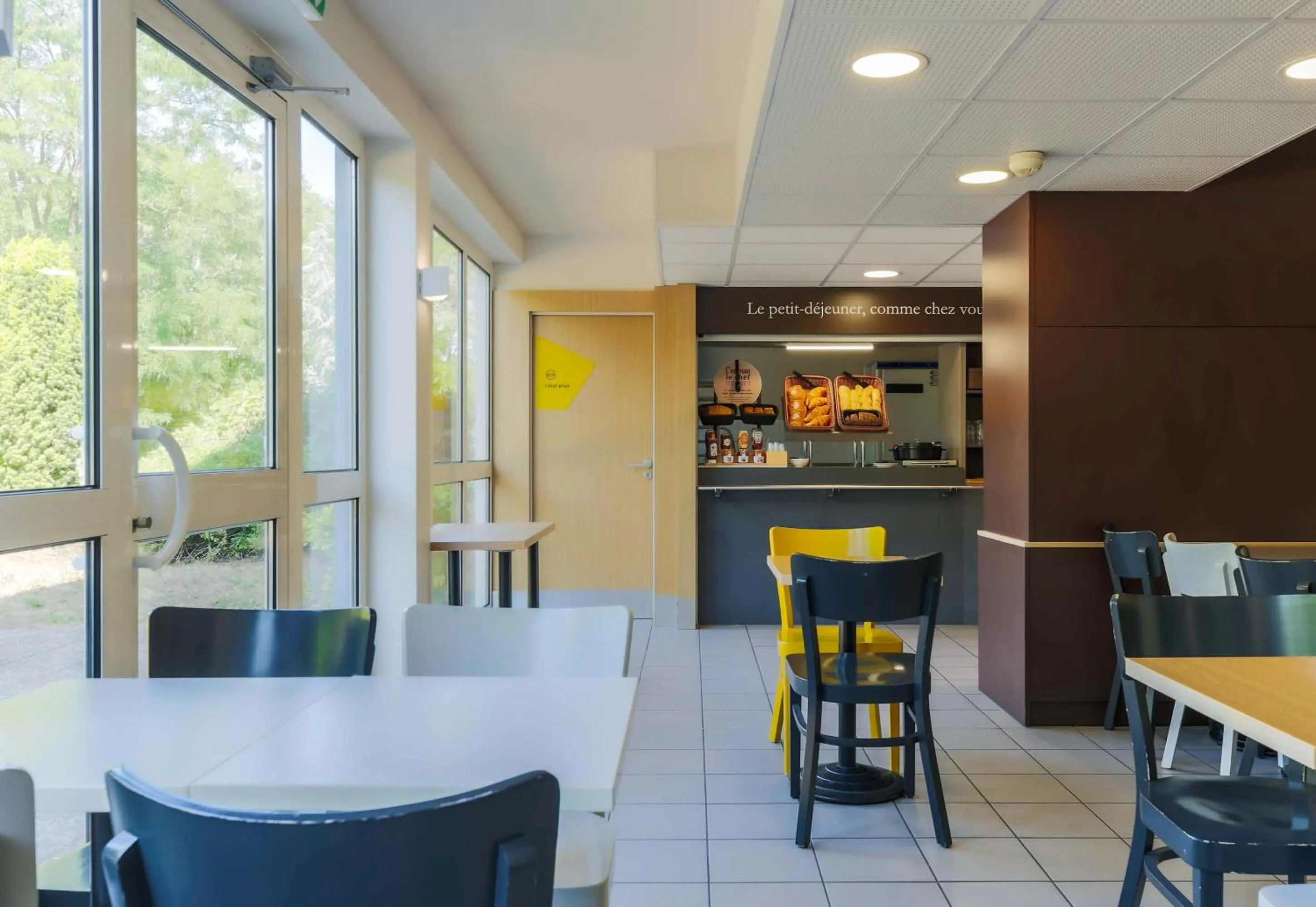 Restaurant/places to eat in B&B HOTEL Freyming-Merlebach