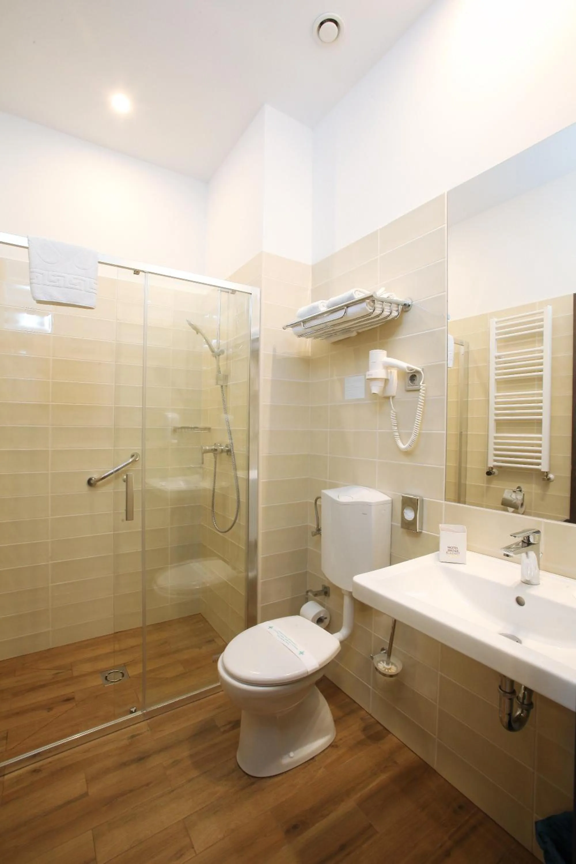 Shower in Medos Hotel