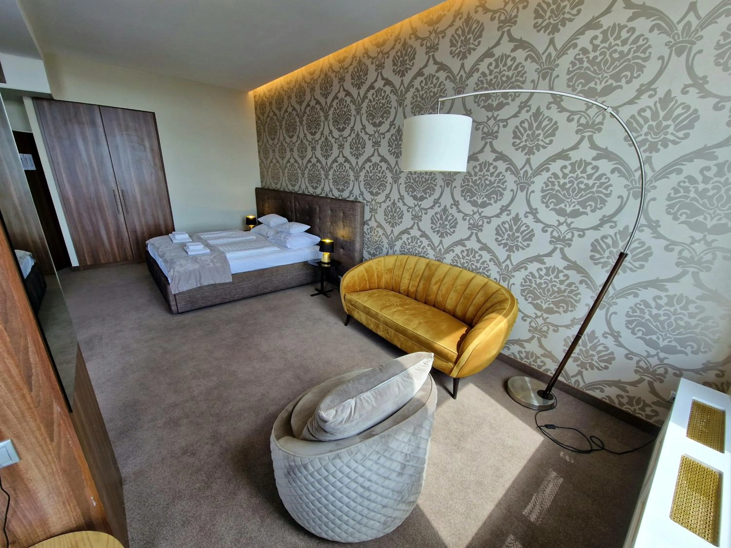 Bedroom, Bed in Medos Hotel