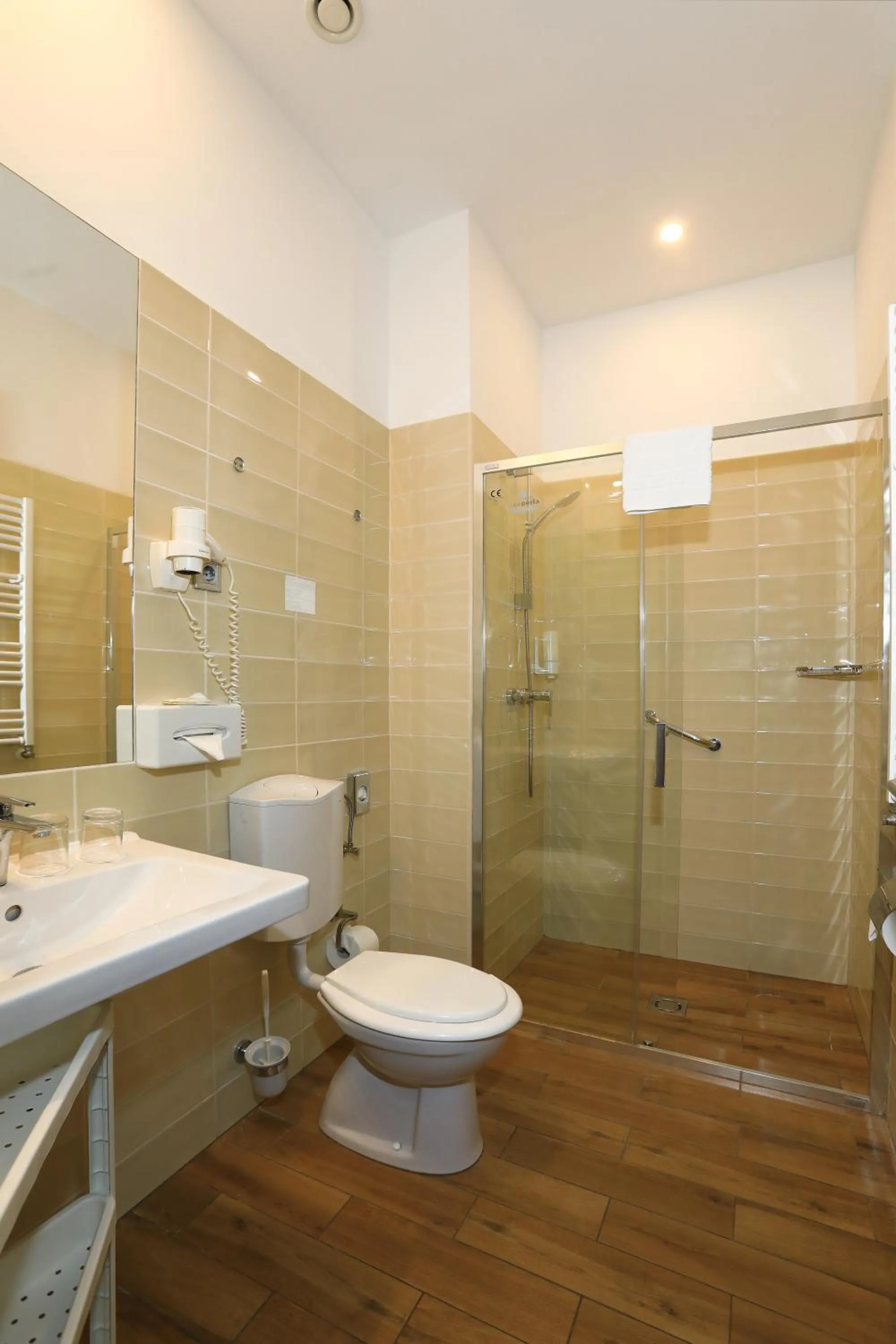 Shower in Medos Hotel