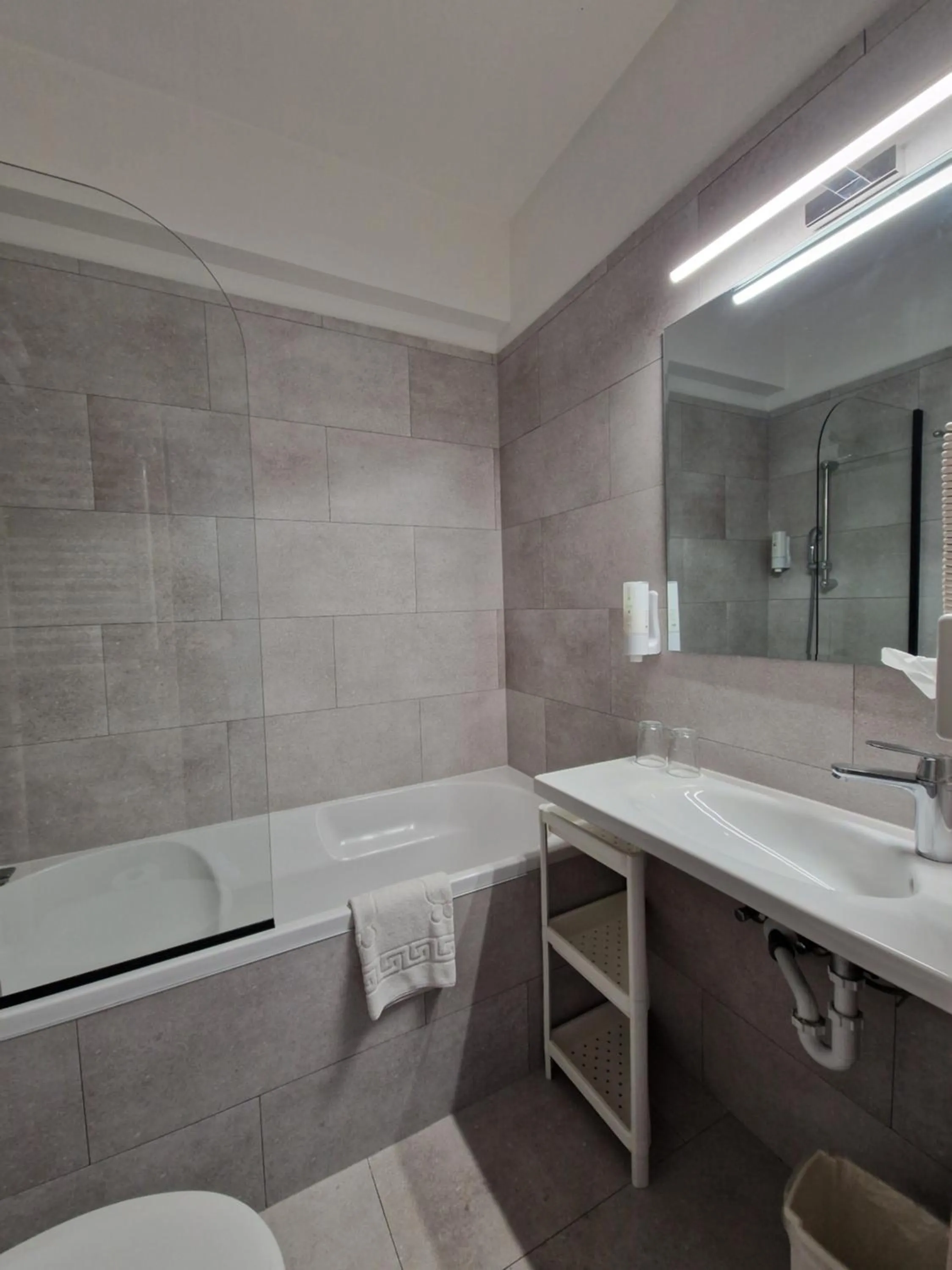 Bathroom in Medos Hotel