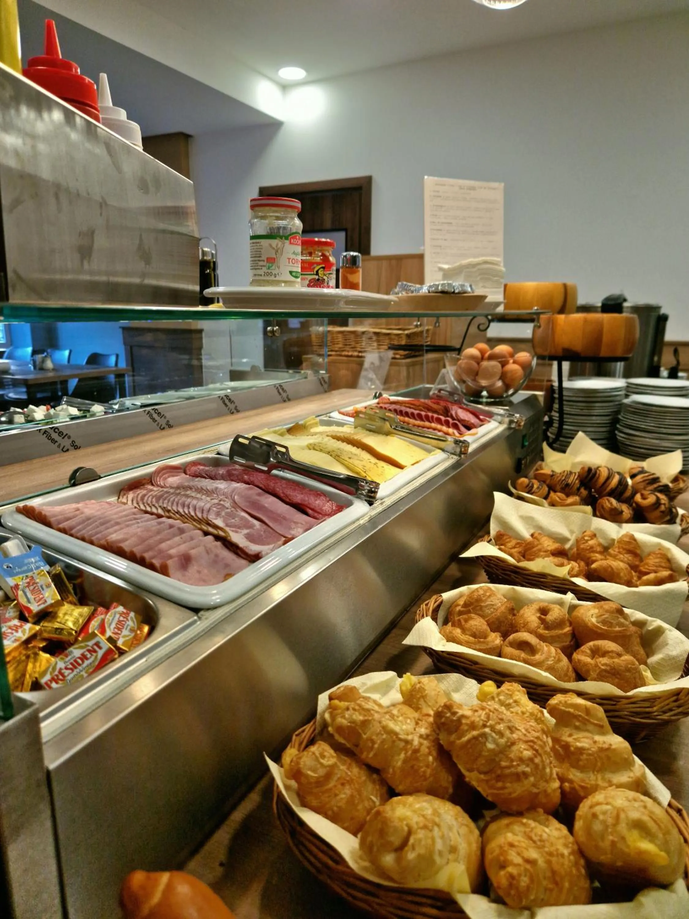 Restaurant/places to eat in Medos Hotel