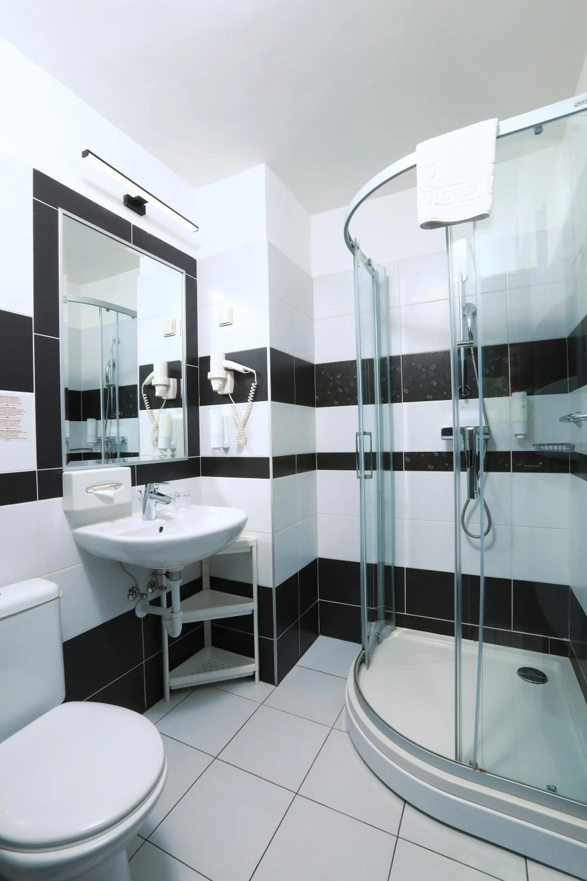 Shower in Medos Hotel