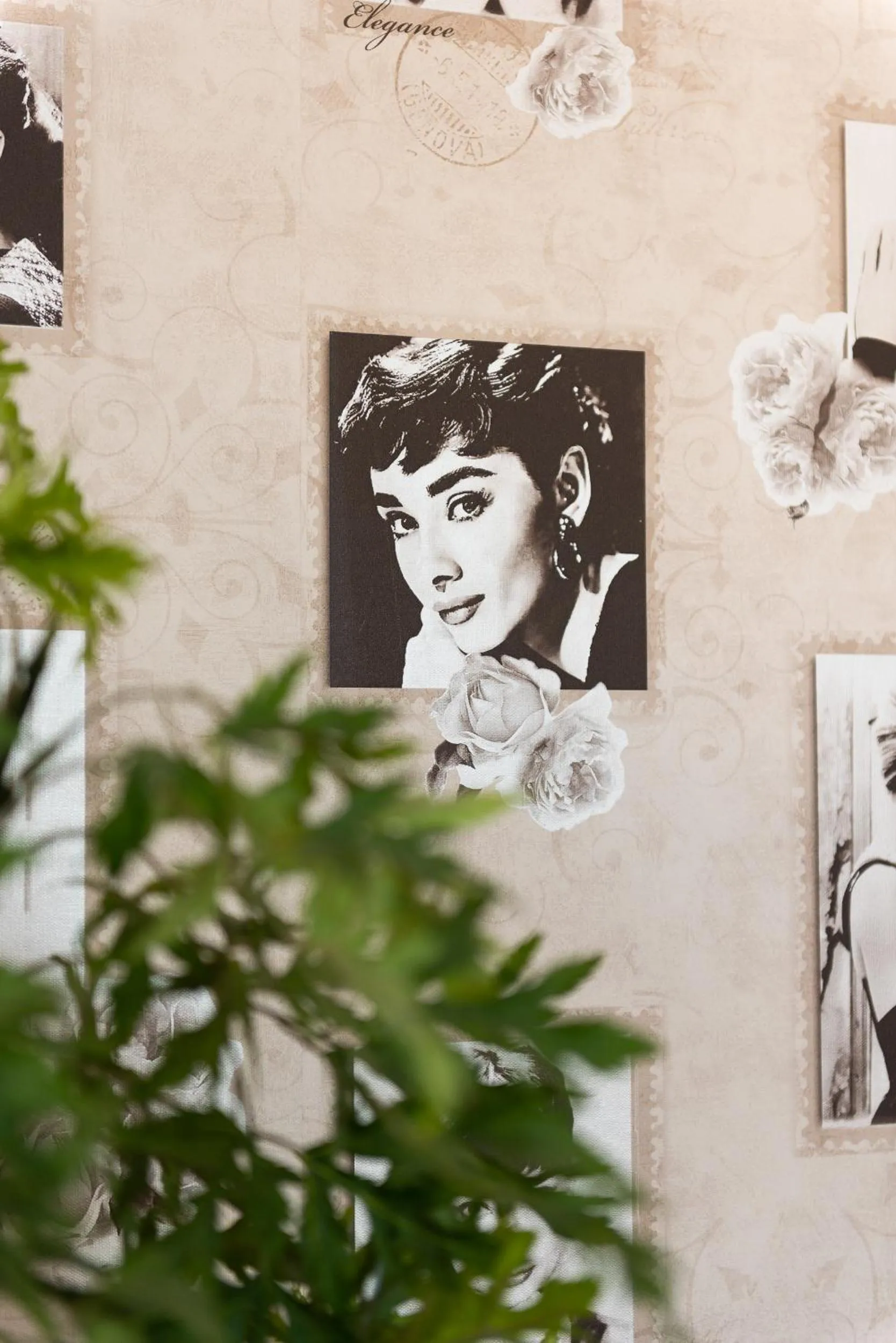 Decorative detail in Lujerului Studio