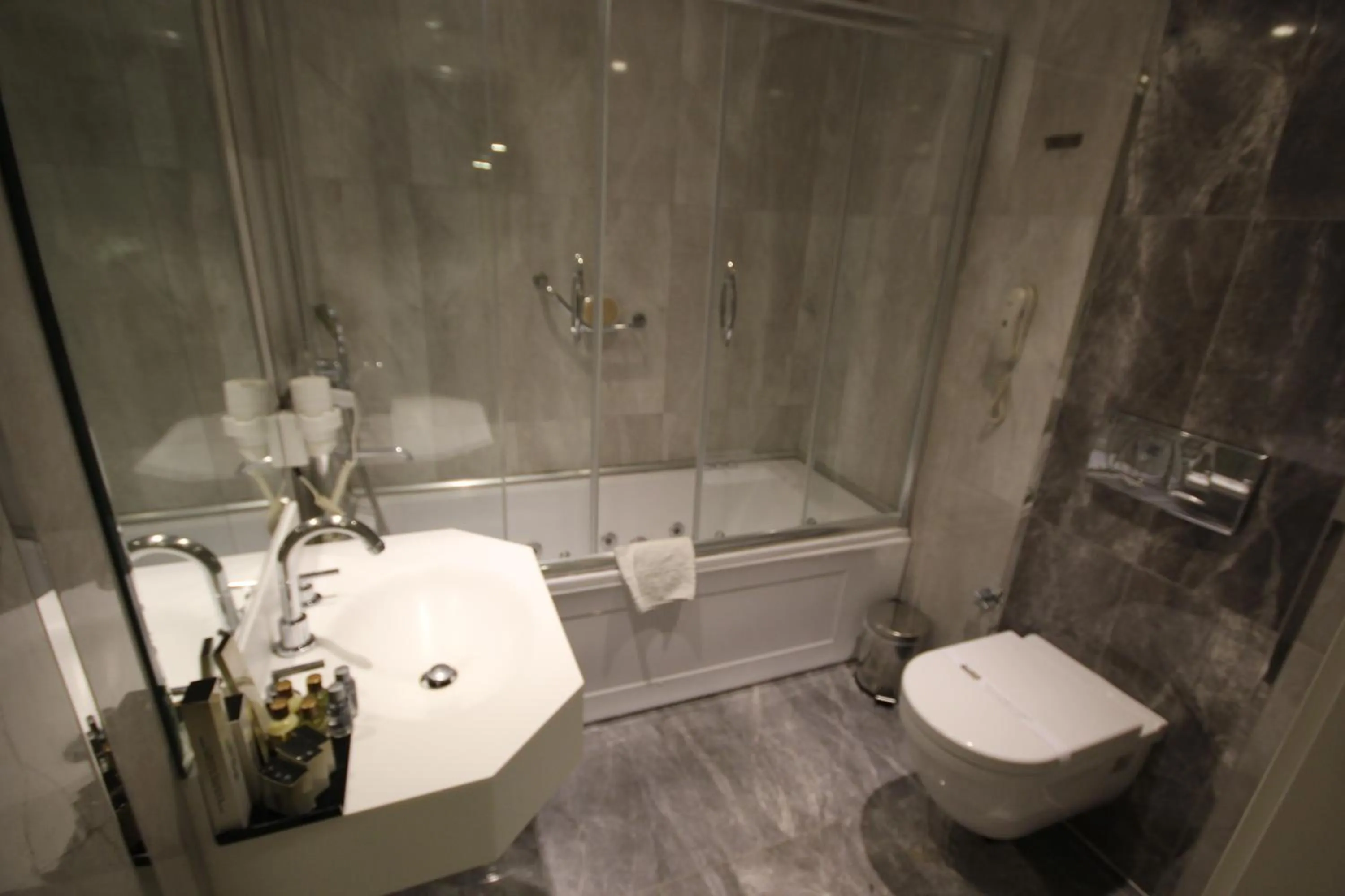 Bathroom in Seven Deep Hotel
