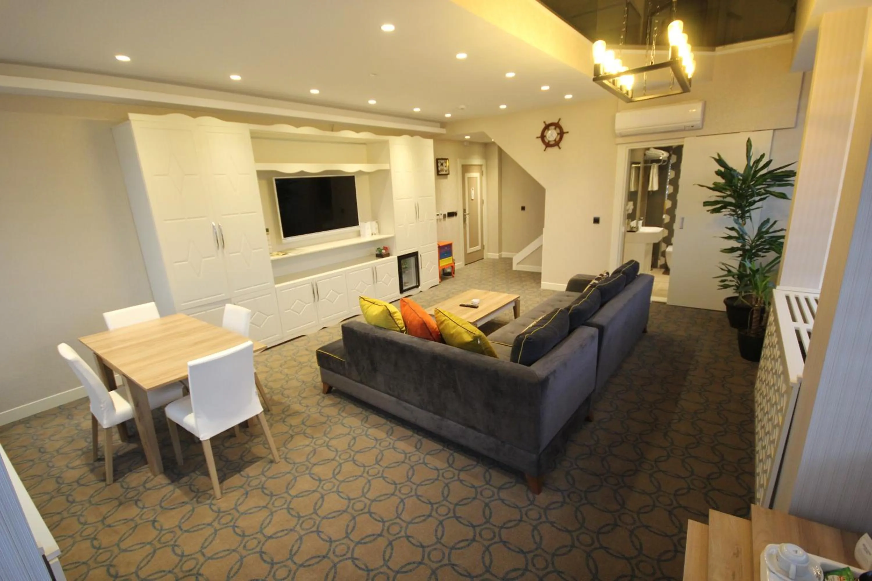 Photo of the whole room in Seven Deep Hotel