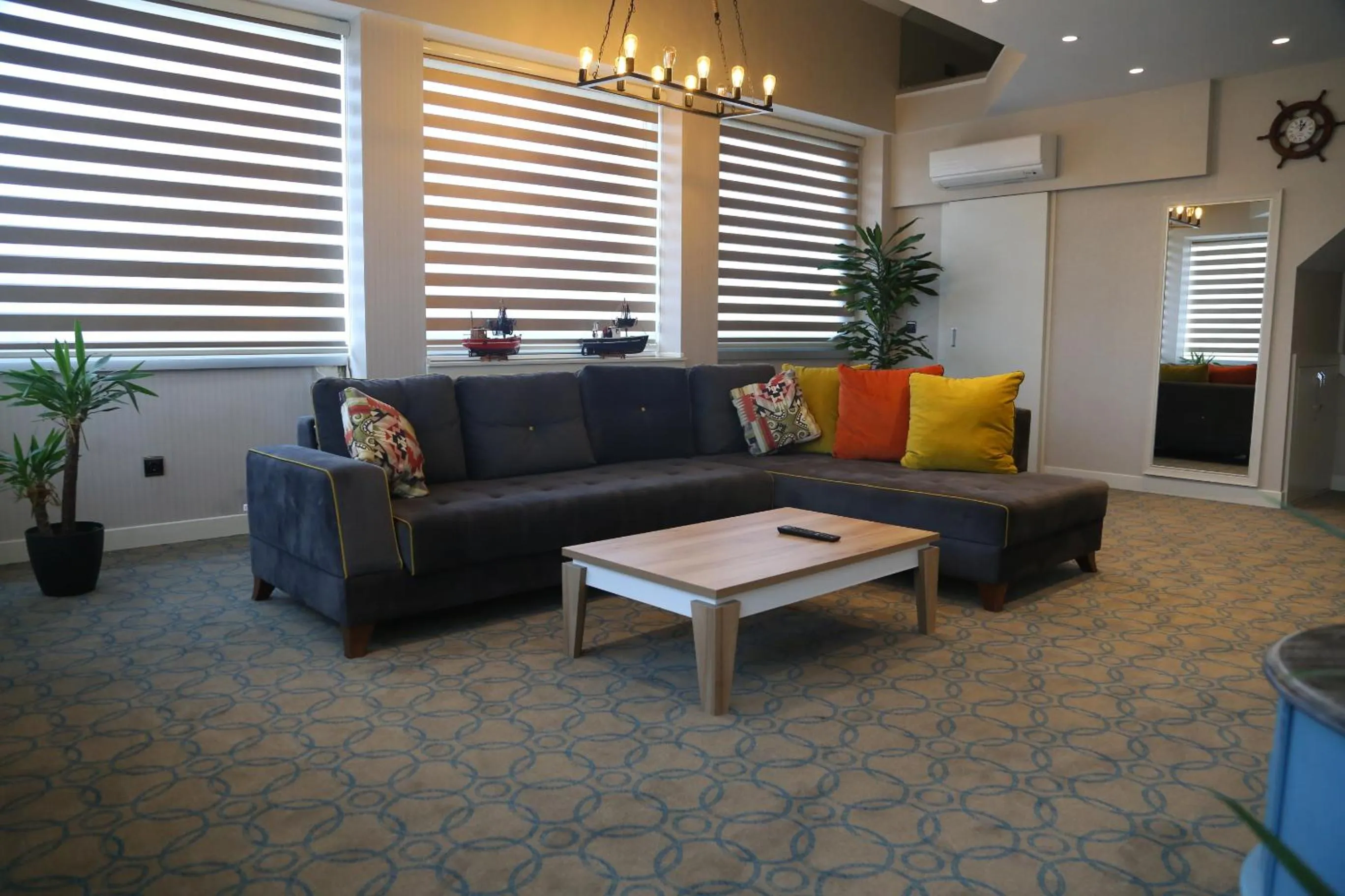 Photo of the whole room in Seven Deep Hotel