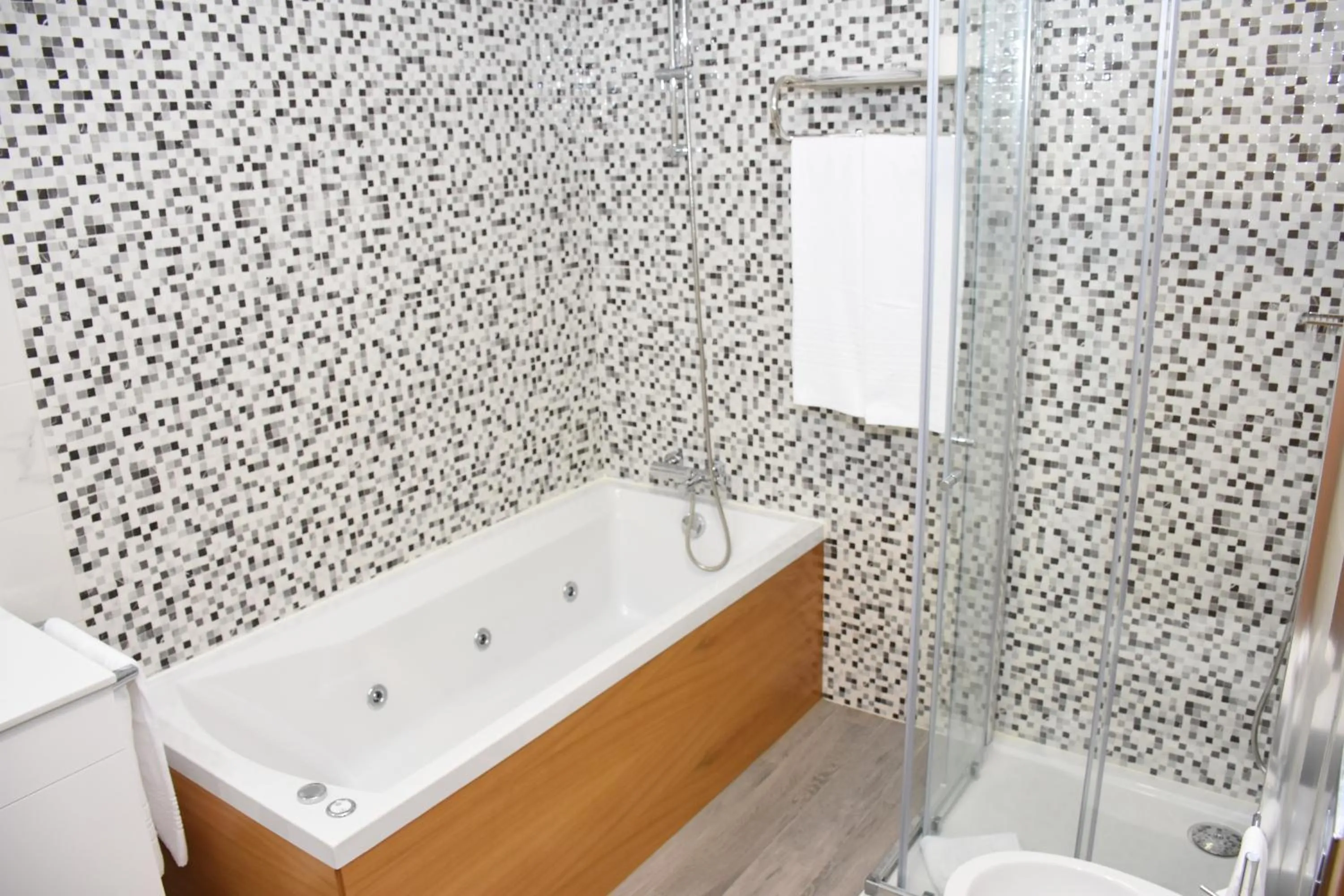 Shower in Hotel Império do Norte