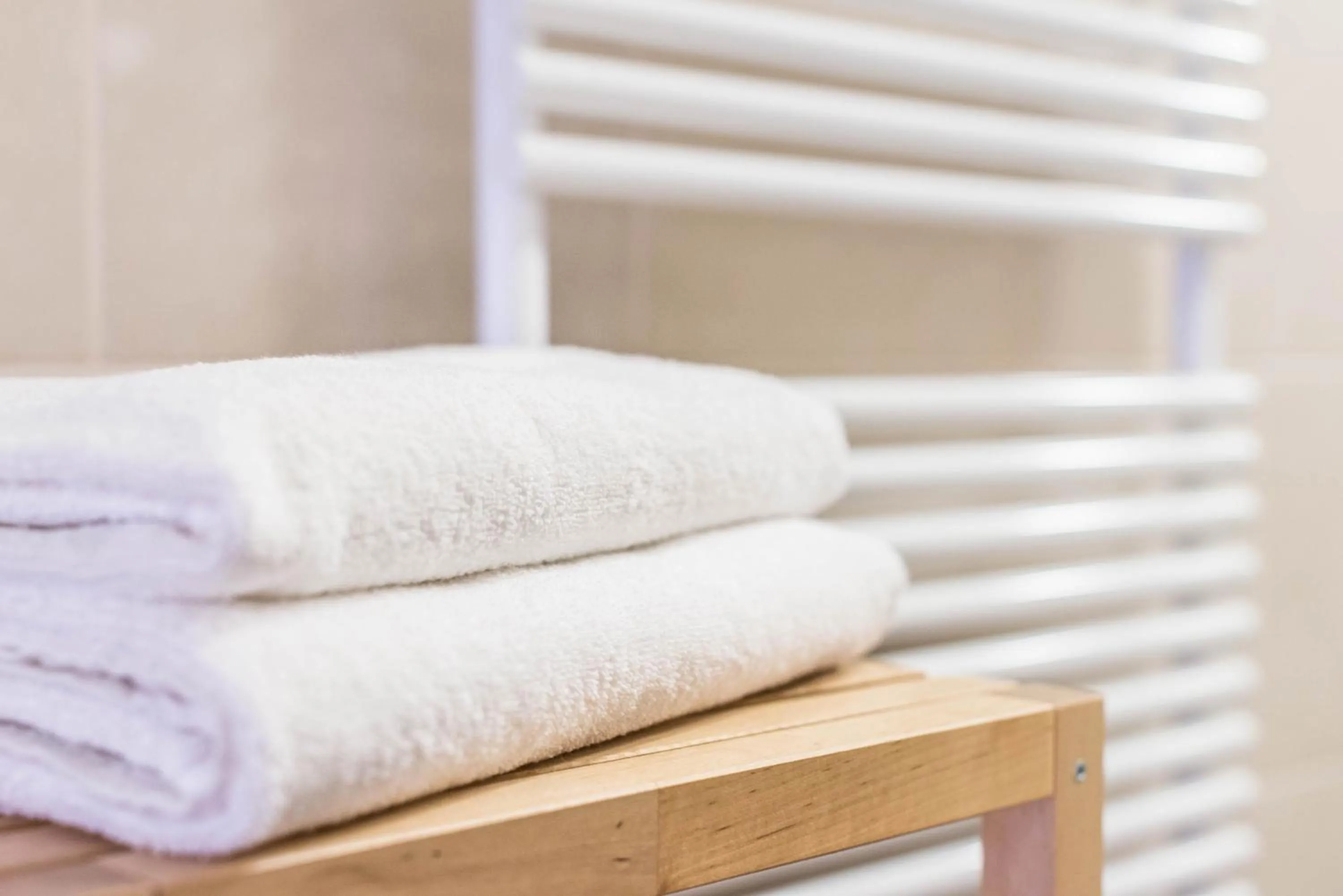Bathroom, Bed in Mango Apartments