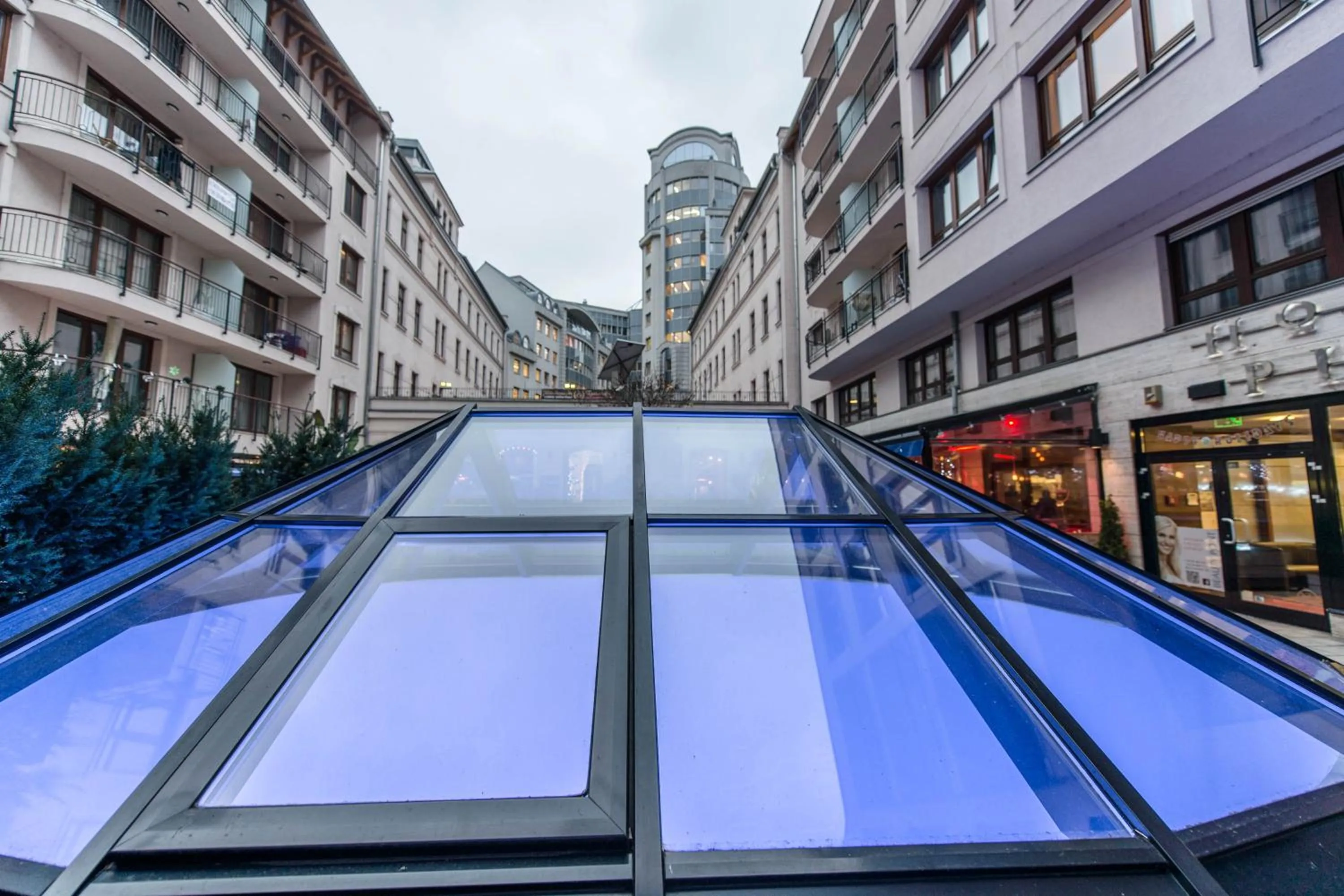 Day in Mango Apartments