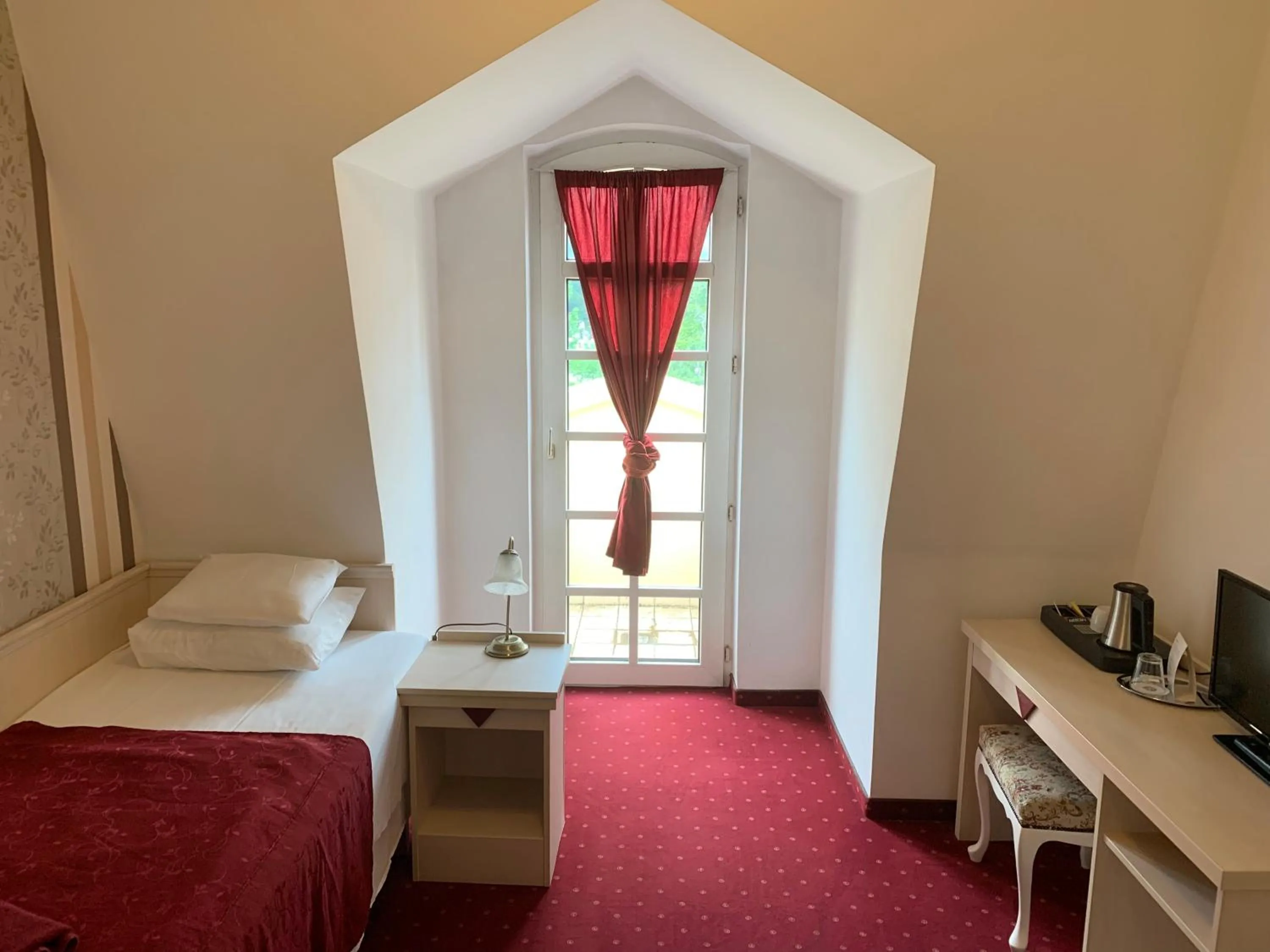 Photo of the whole room, Bed in Walzer Hotel