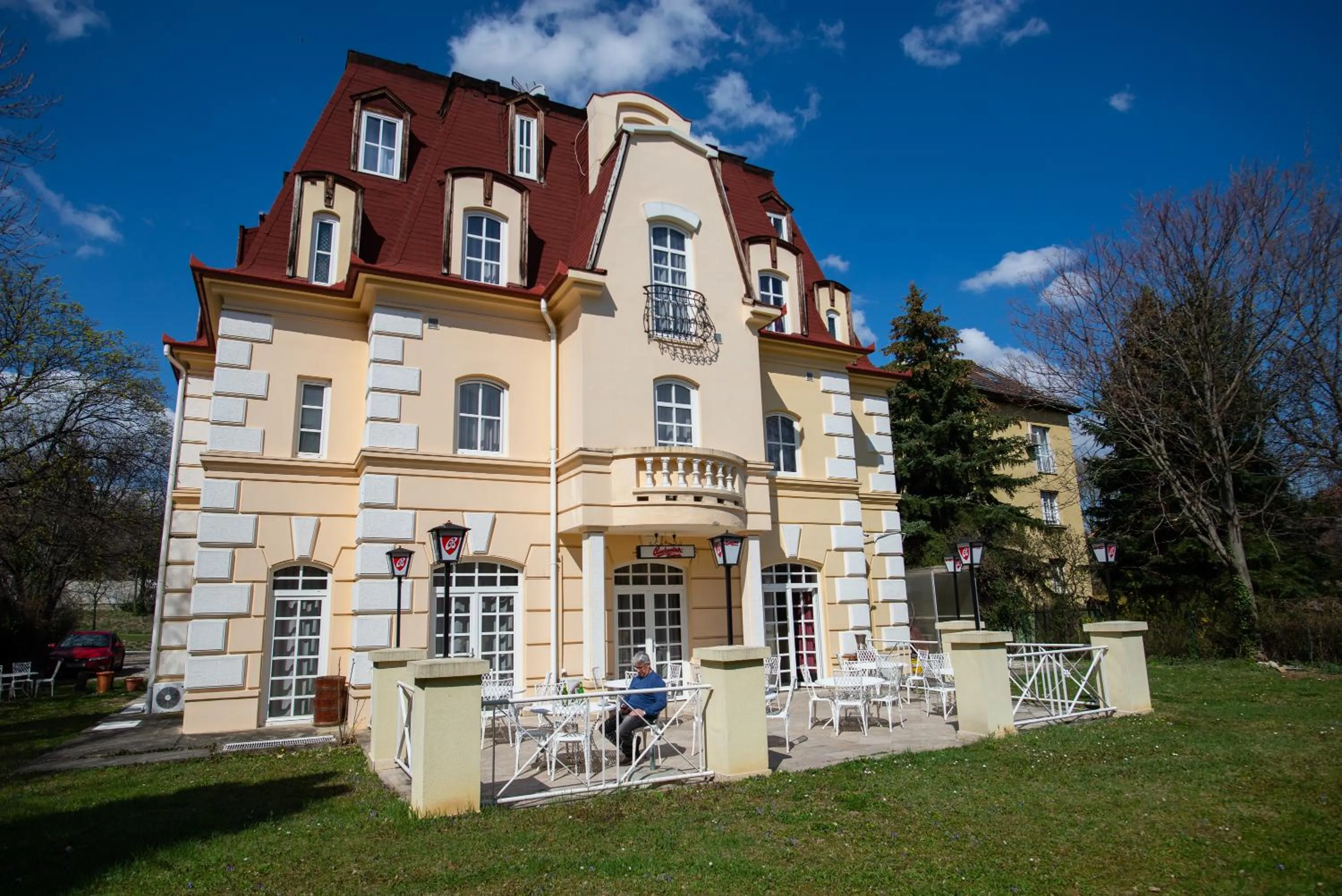 Facade/entrance in Walzer Hotel