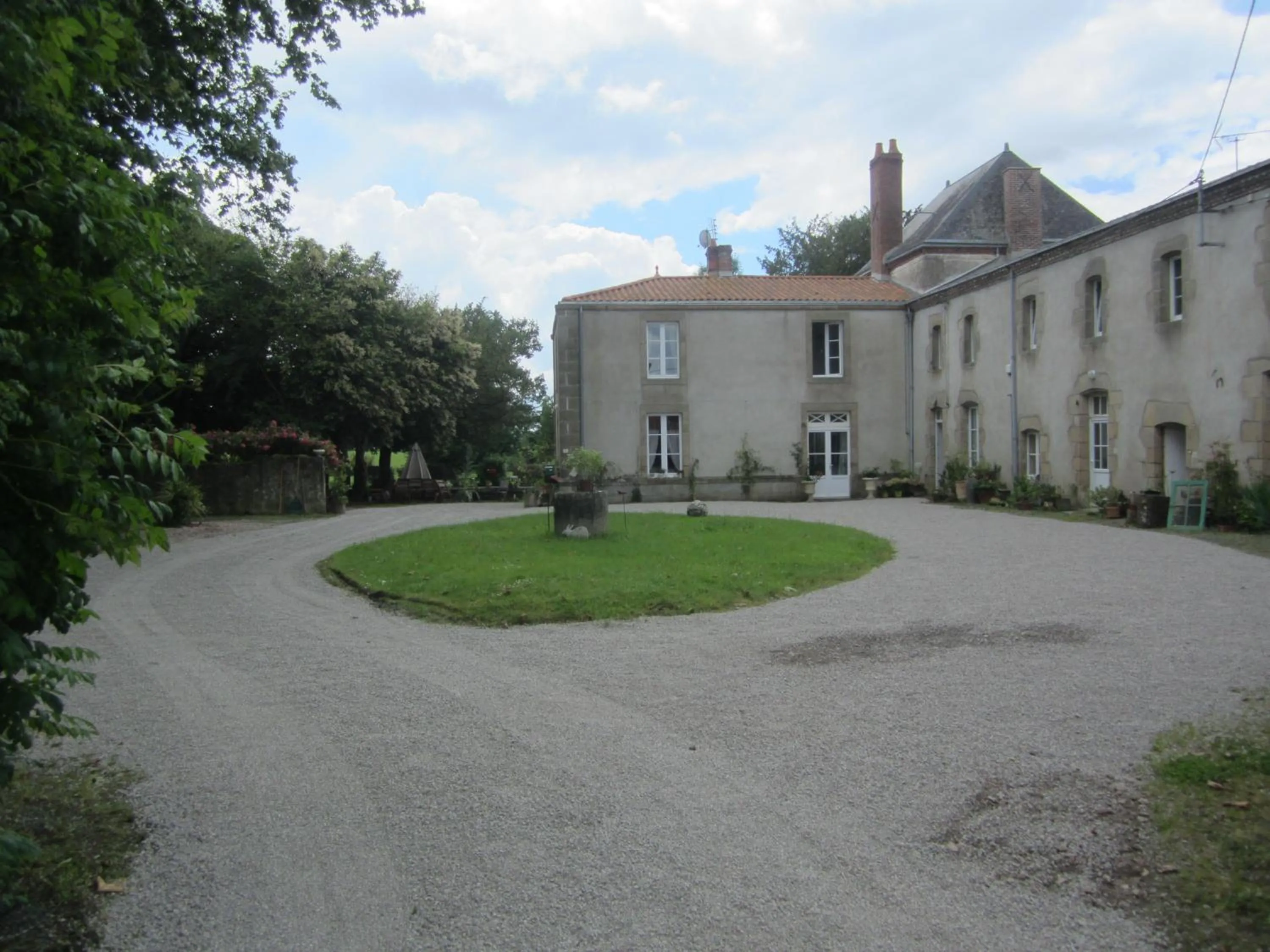 Le Manoir aux Douves