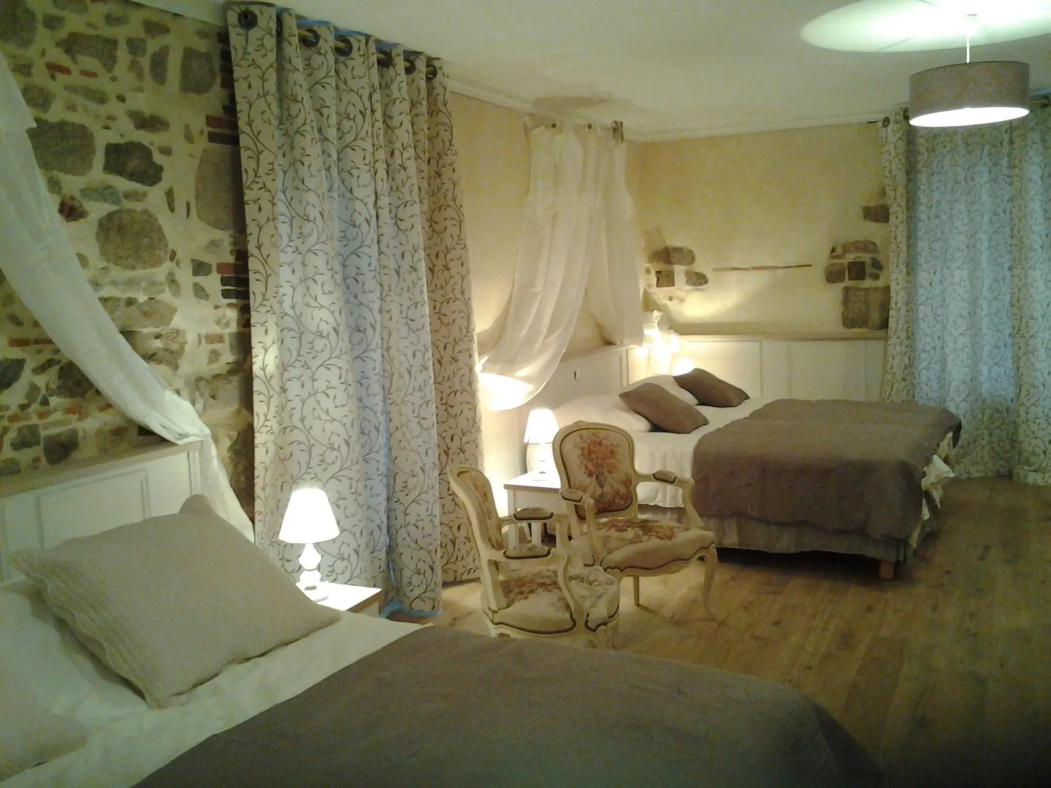 Le Manoir aux Douves