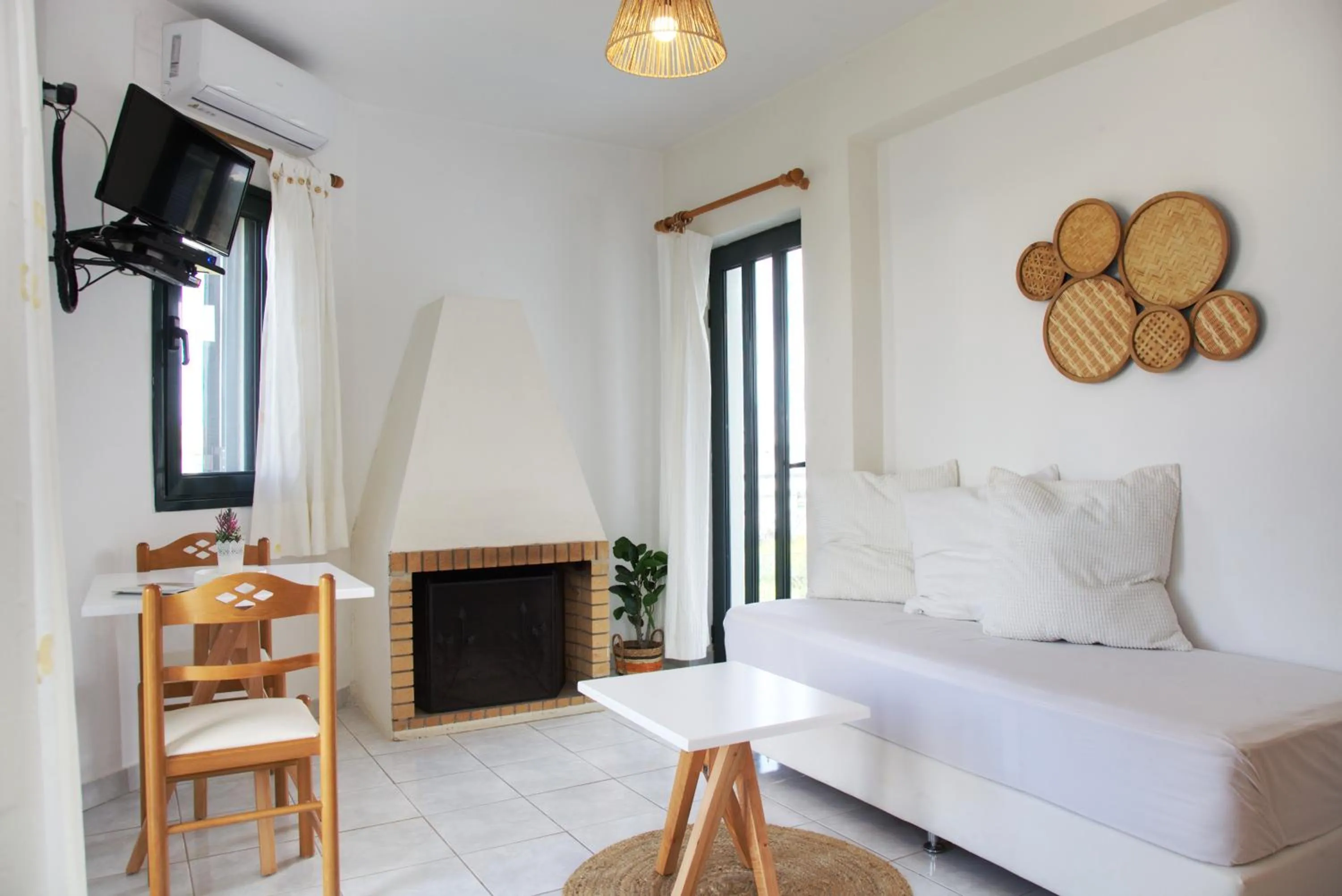 Bed in Koukounari Apartments