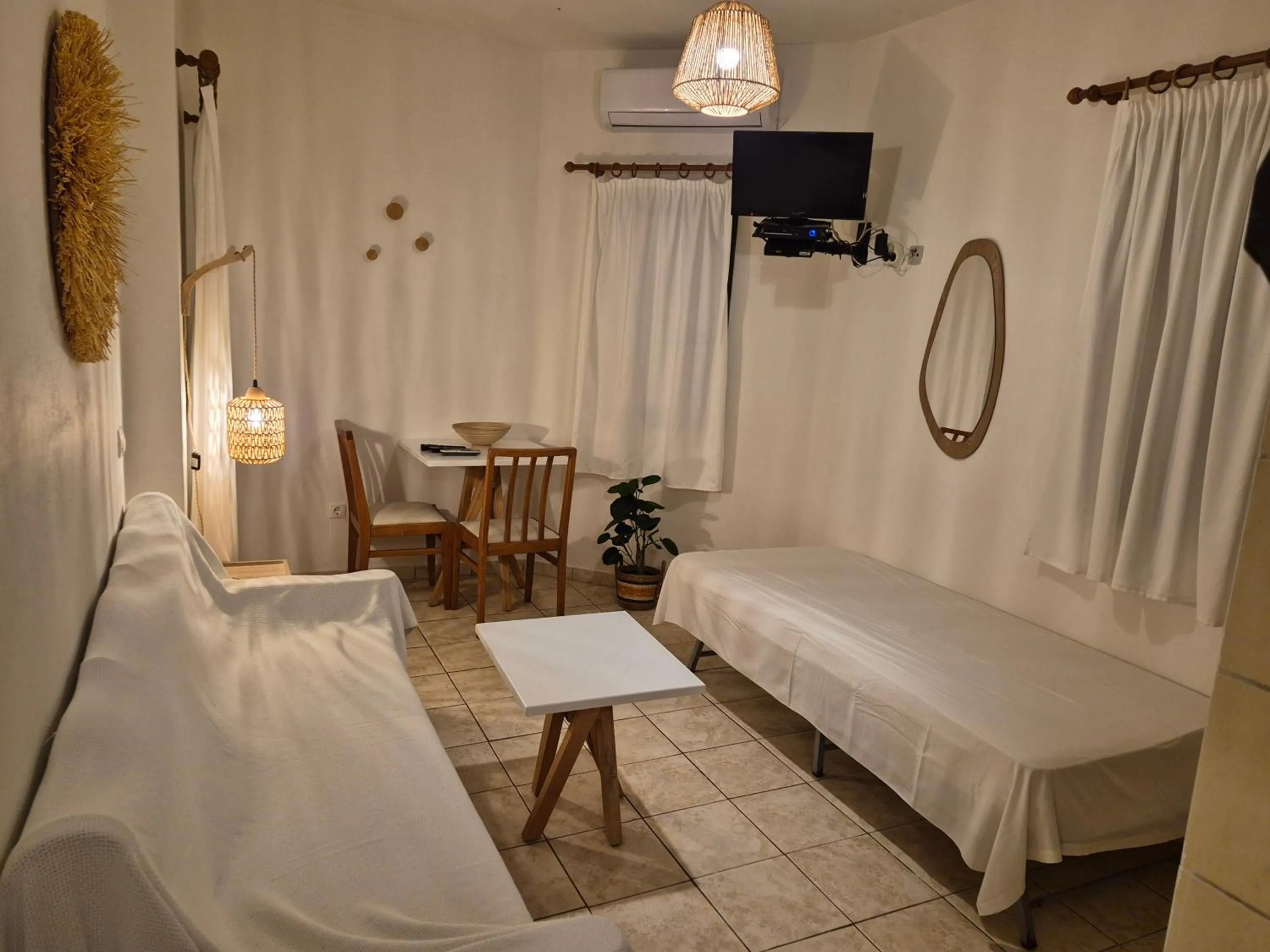 Bed in Koukounari Apartments