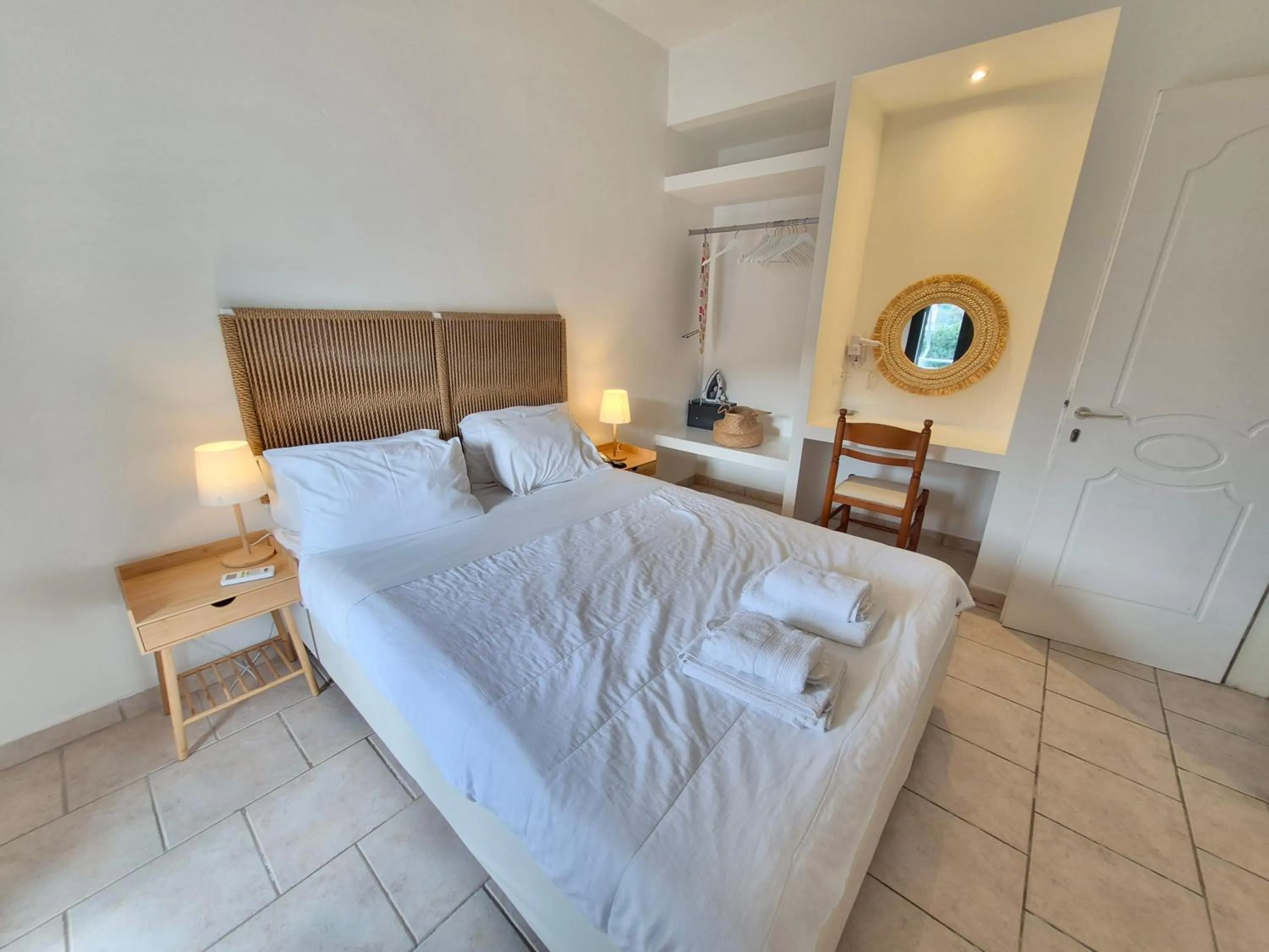 Bed in Koukounari Apartments