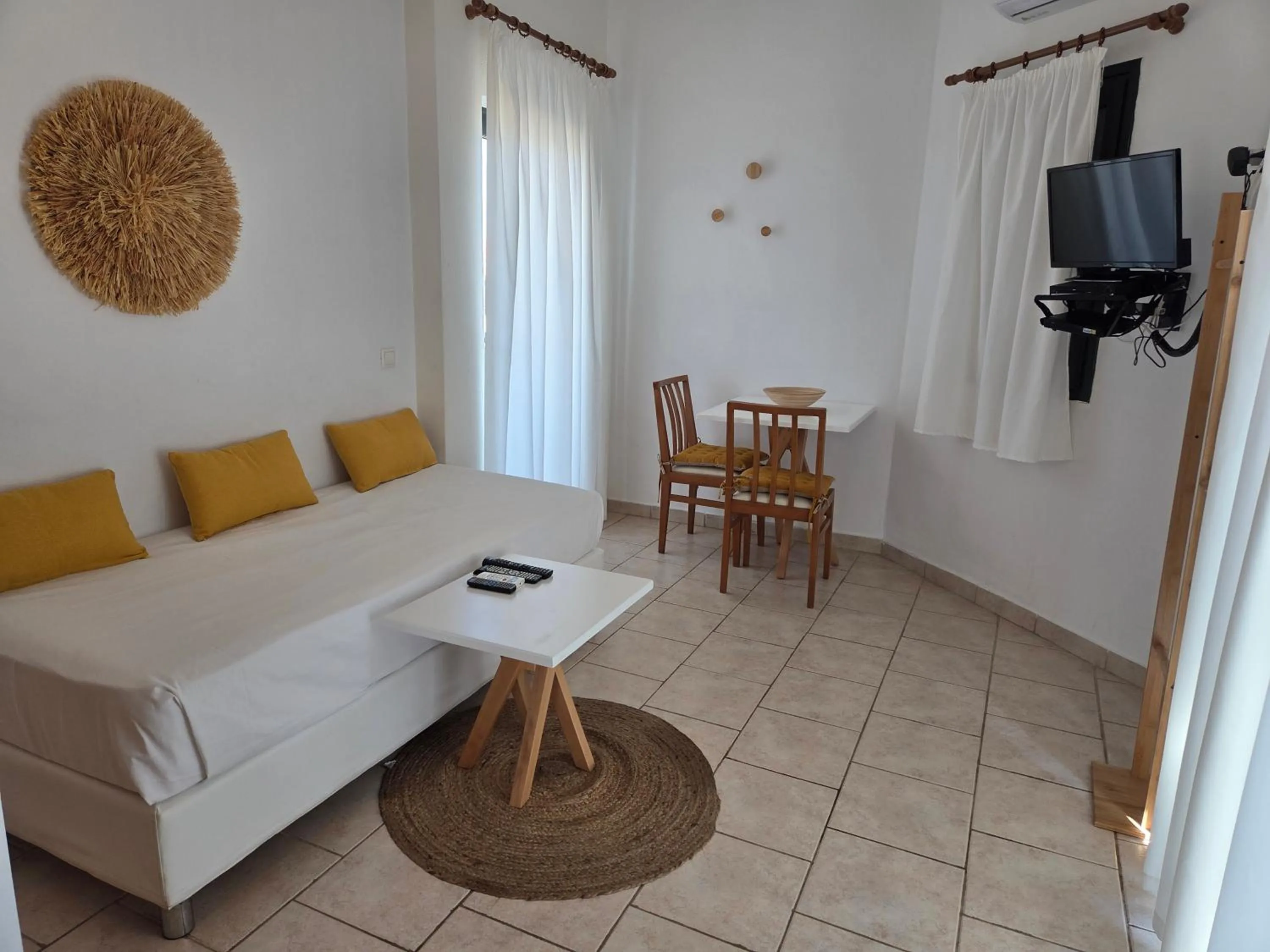 Bed in Koukounari Apartments