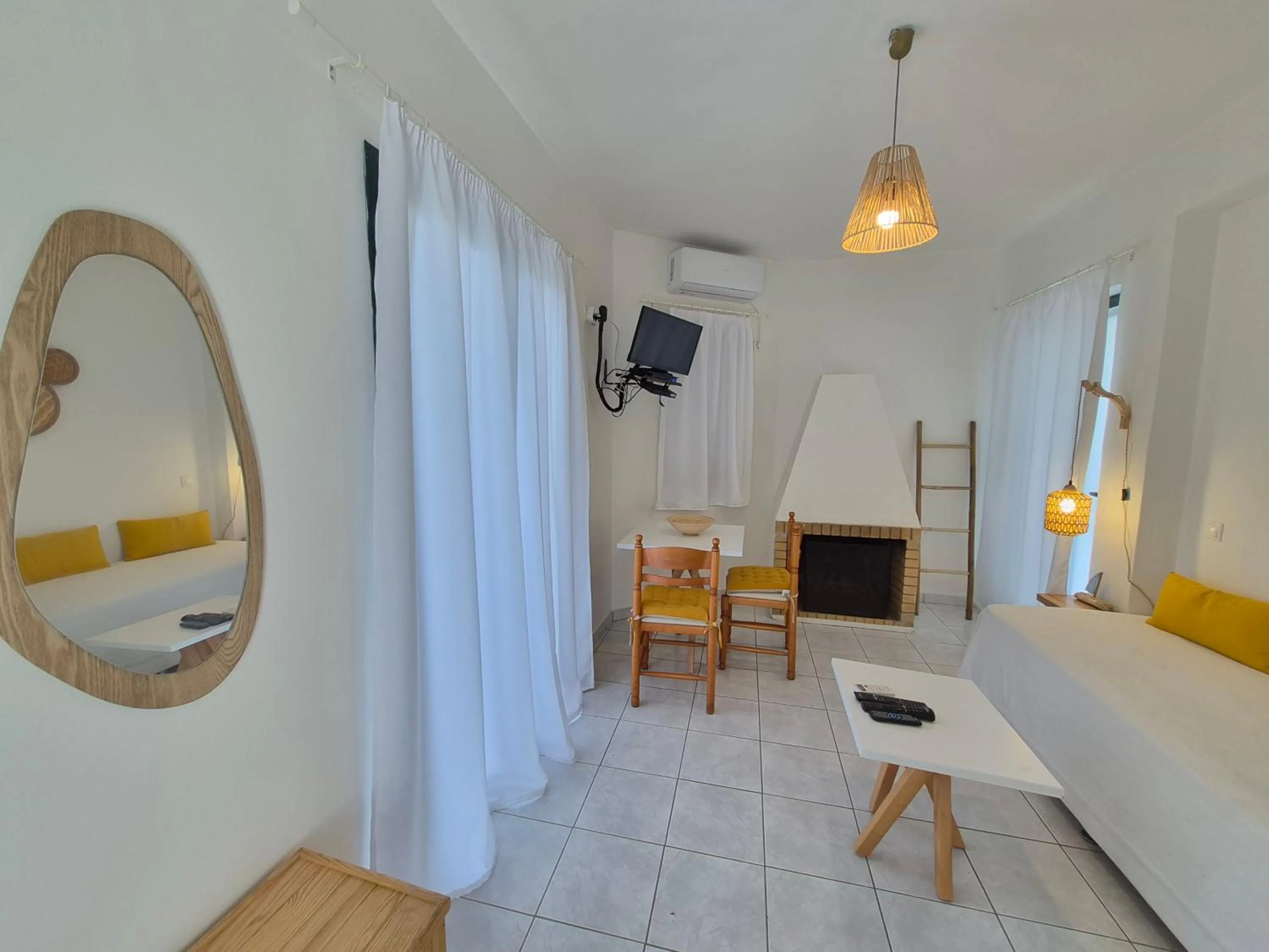 Bed in Koukounari Apartments