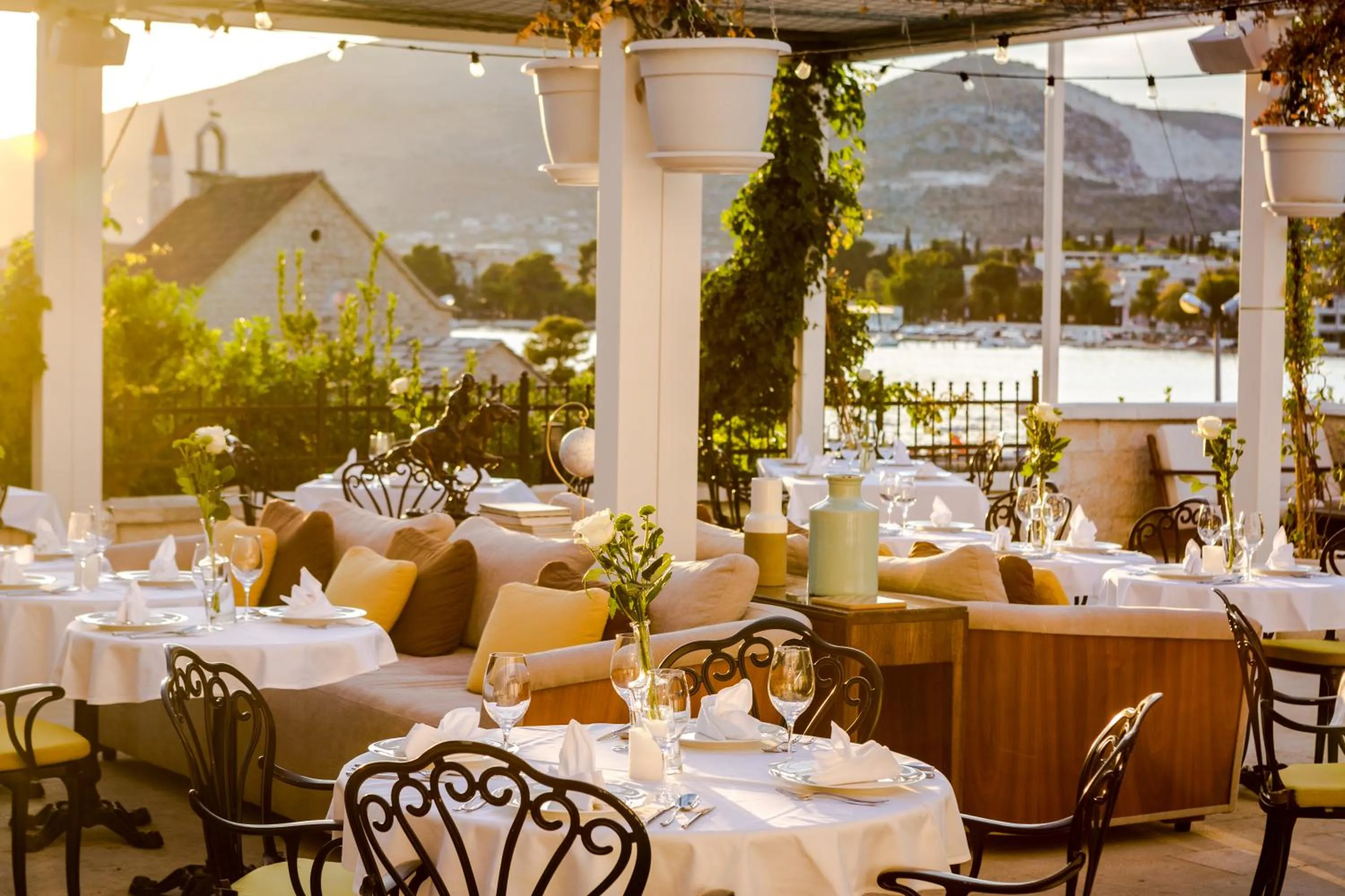 Restaurant/places to eat in Hotel Brown Beach House & Spa