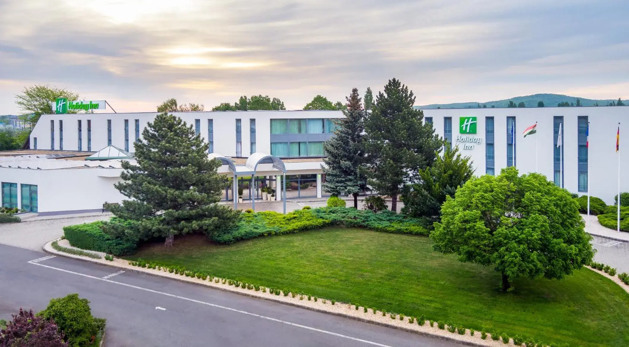 Property building in Holiday Inn Budapest-Budaörs by IHG Property building in Holiday Inn Budapest-Budaörs by IHG