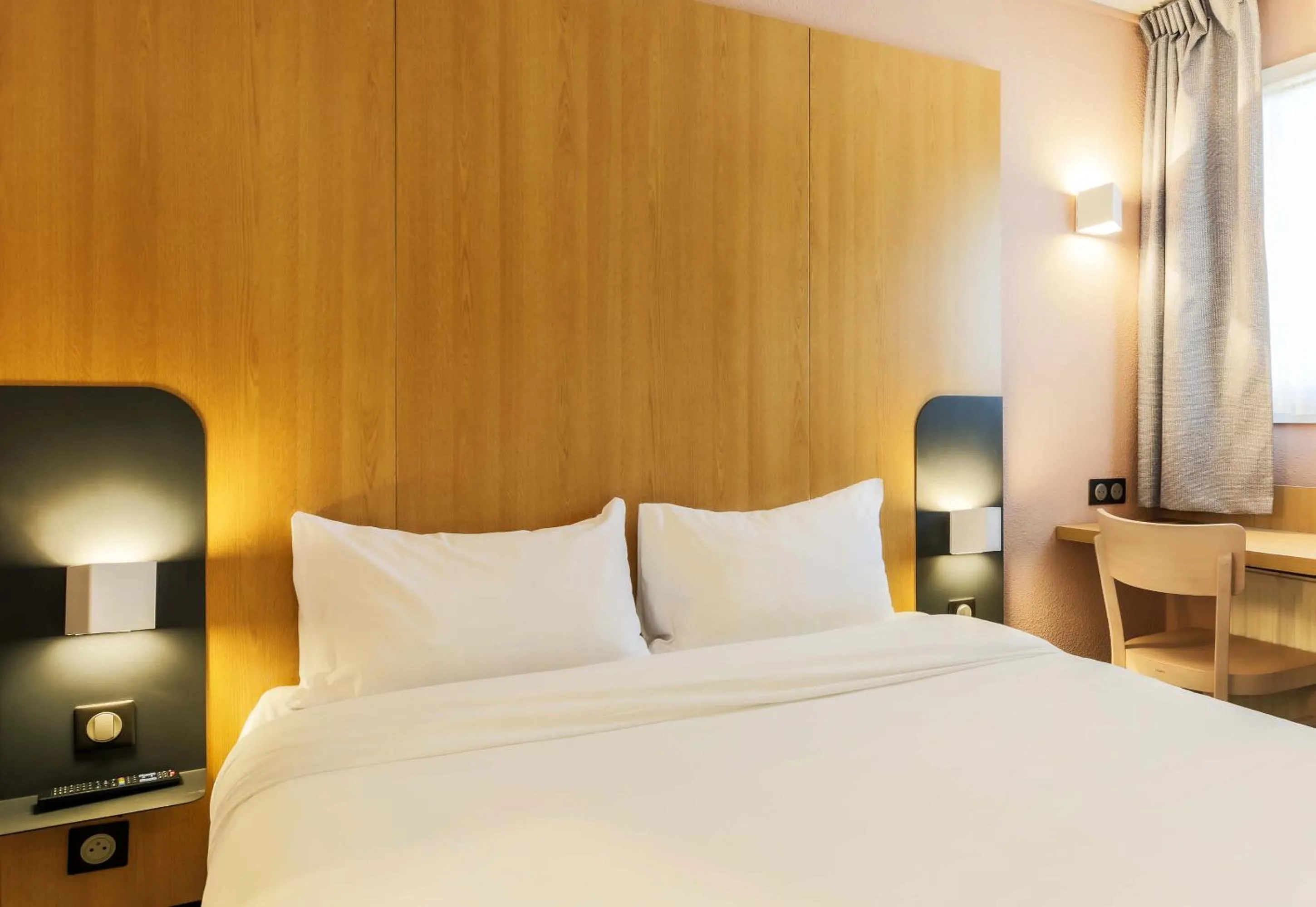 Bedroom, Bed in B&B HOTEL Metz Augny