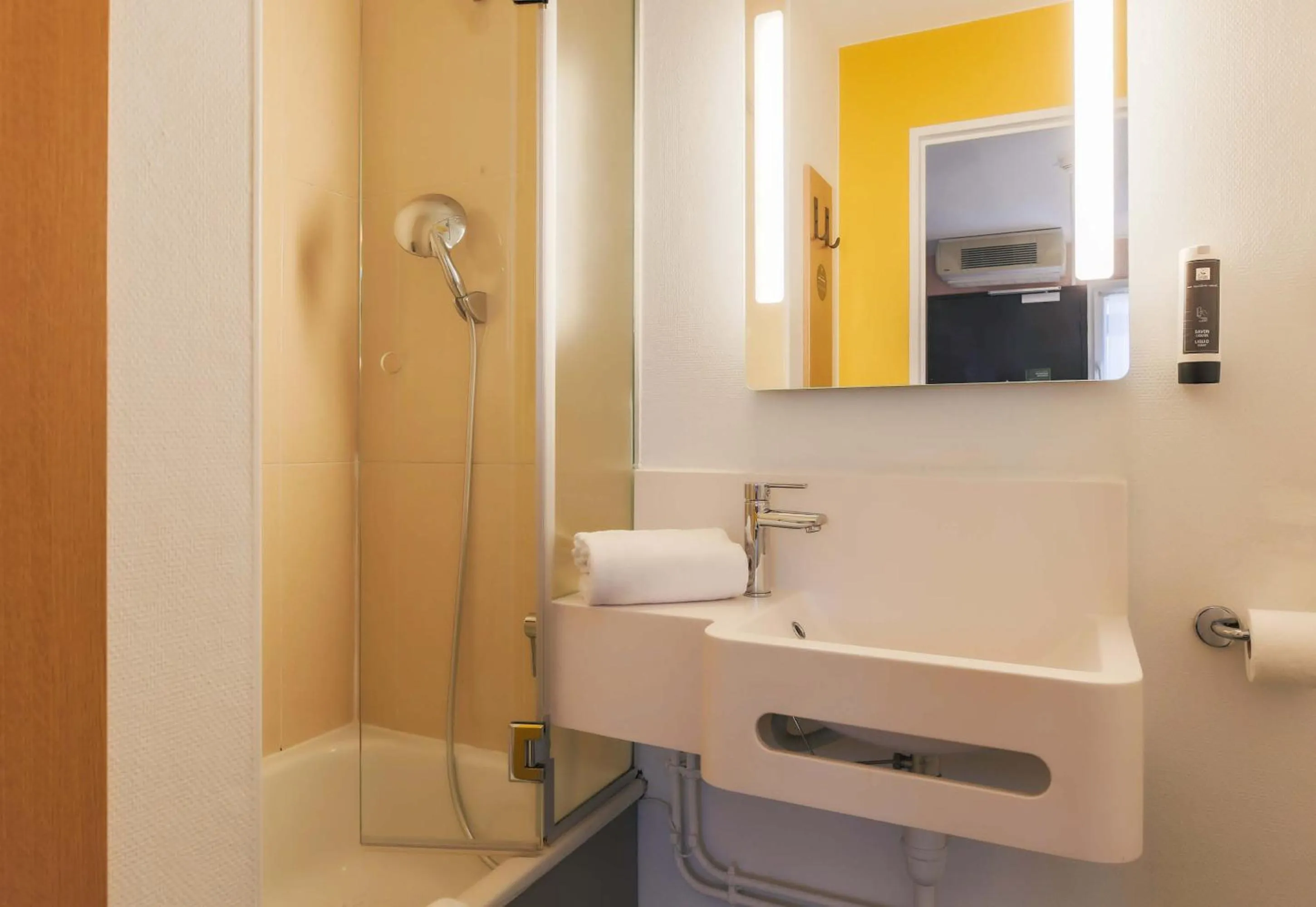 Bathroom in B&B HOTEL Metz Augny