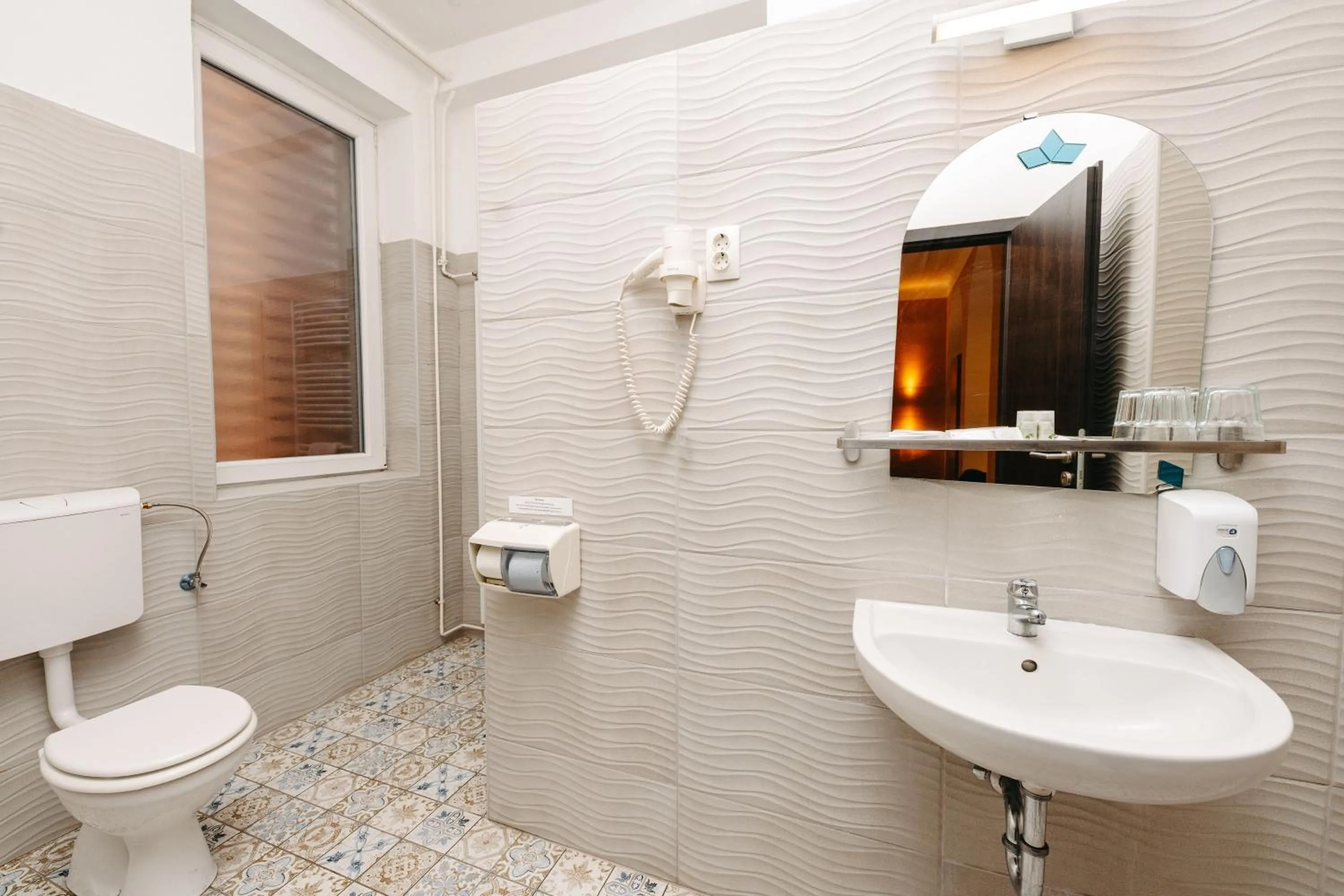 Shower in Hotel Metro