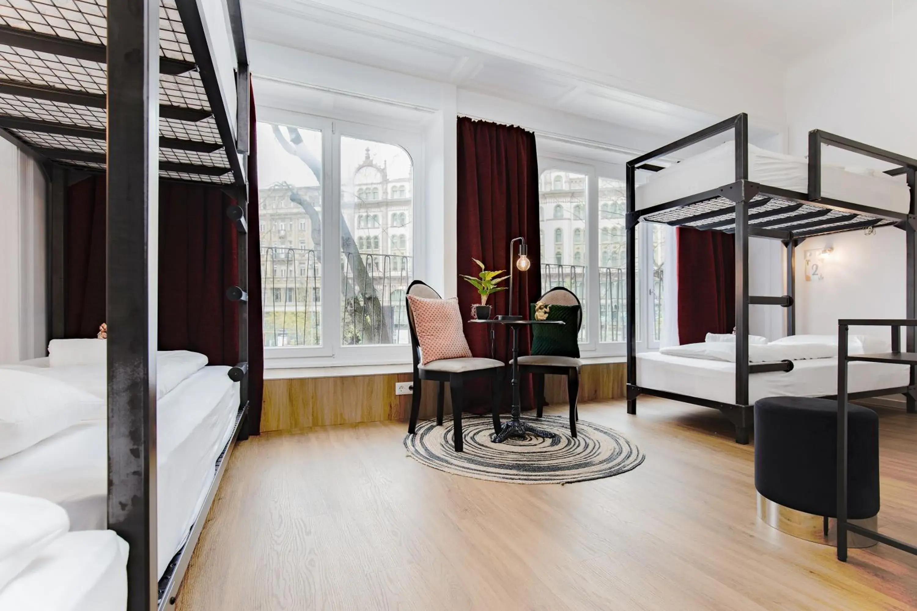 Seating area, Bed in Maverick Downtown Seating area, Bed in Maverick Downtown