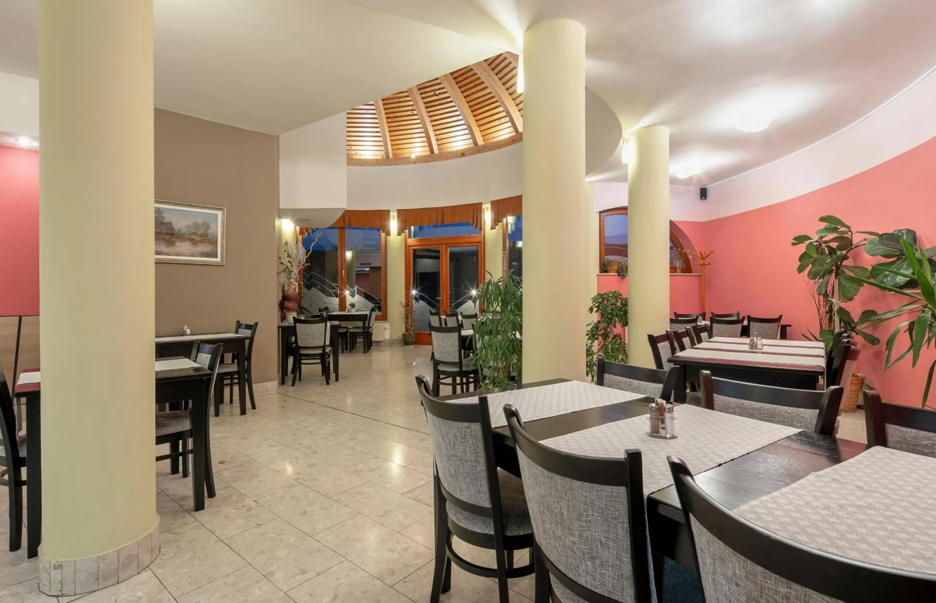 Restaurant/places to eat in Sándor Hotel