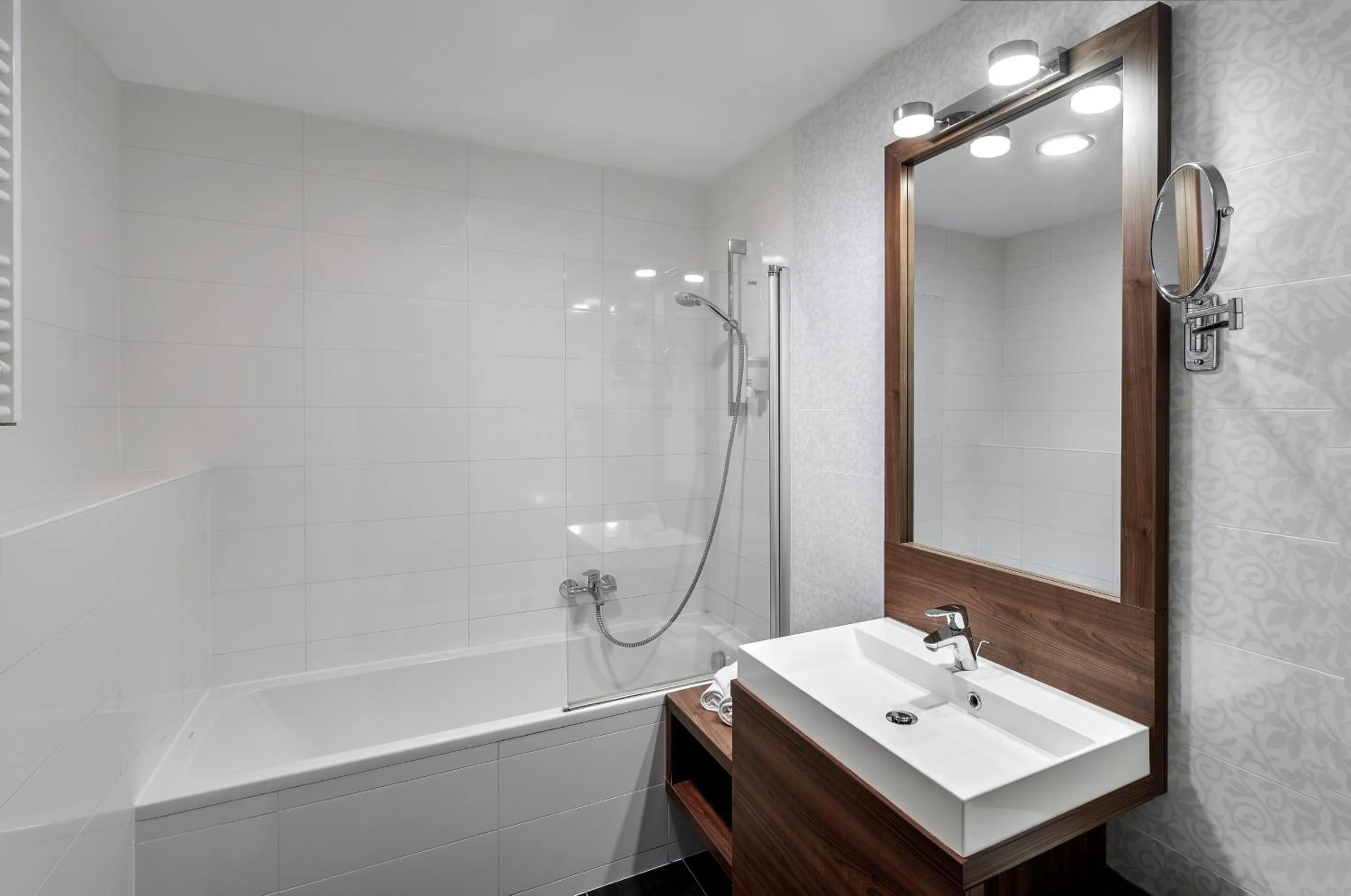 Shower in Sándor Hotel