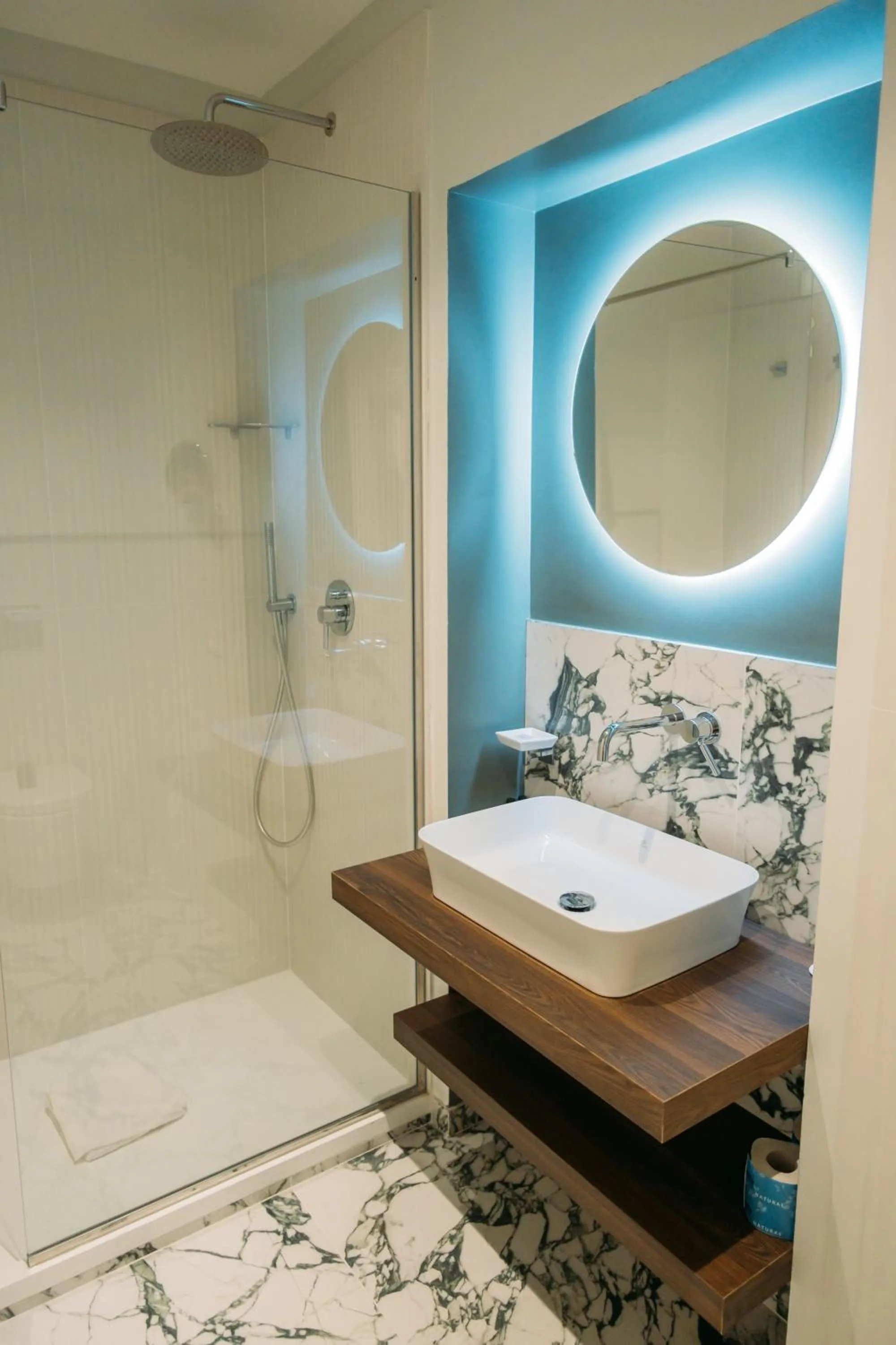 Shower in Boutique Centrale Palace Hotel