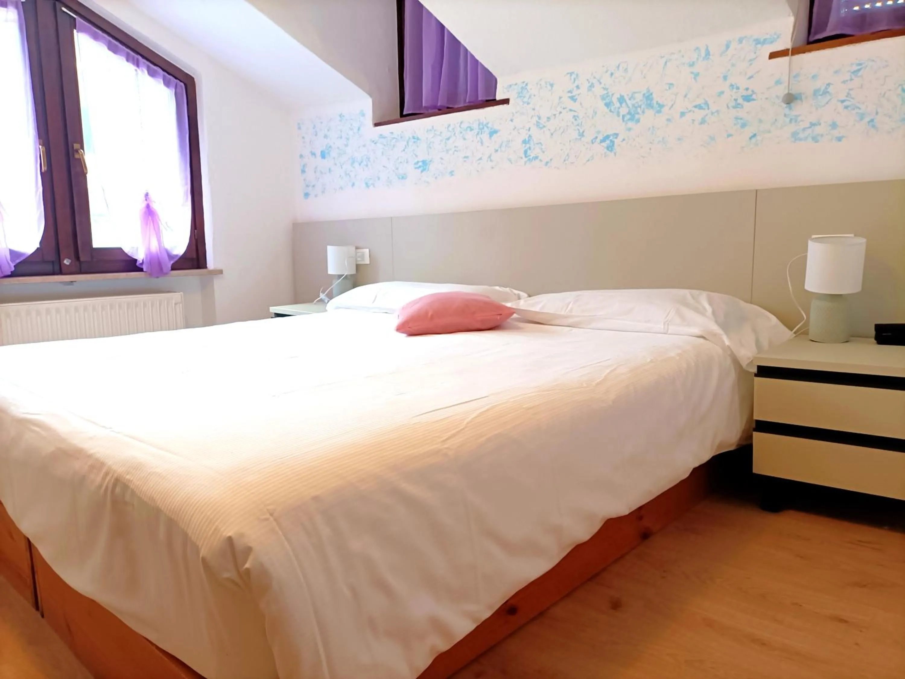 Bed in Hotel B&B Lorenzini Ski