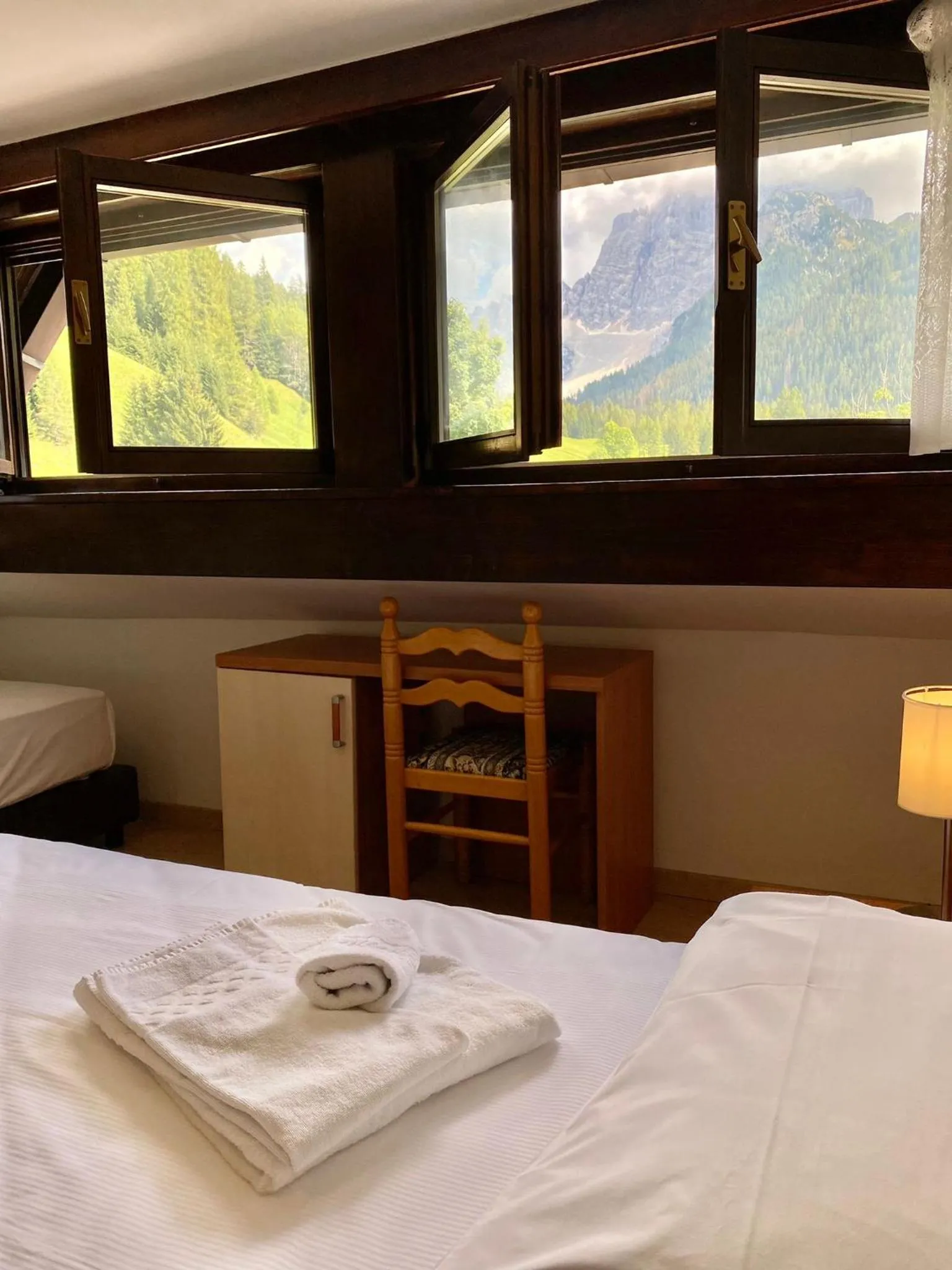 Bed in Hotel B&B Lorenzini Ski