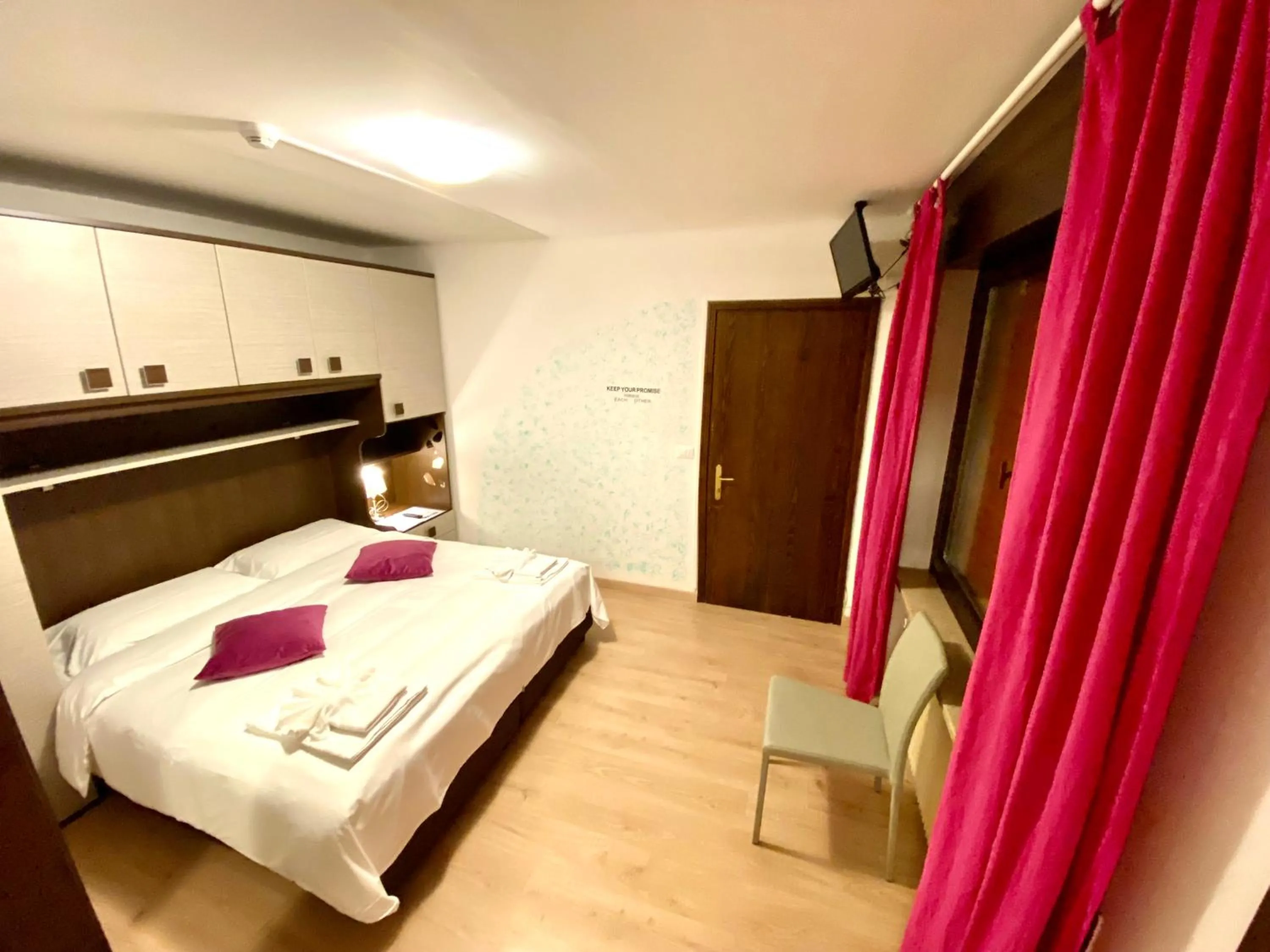 Bed in Hotel B&B Lorenzini Ski