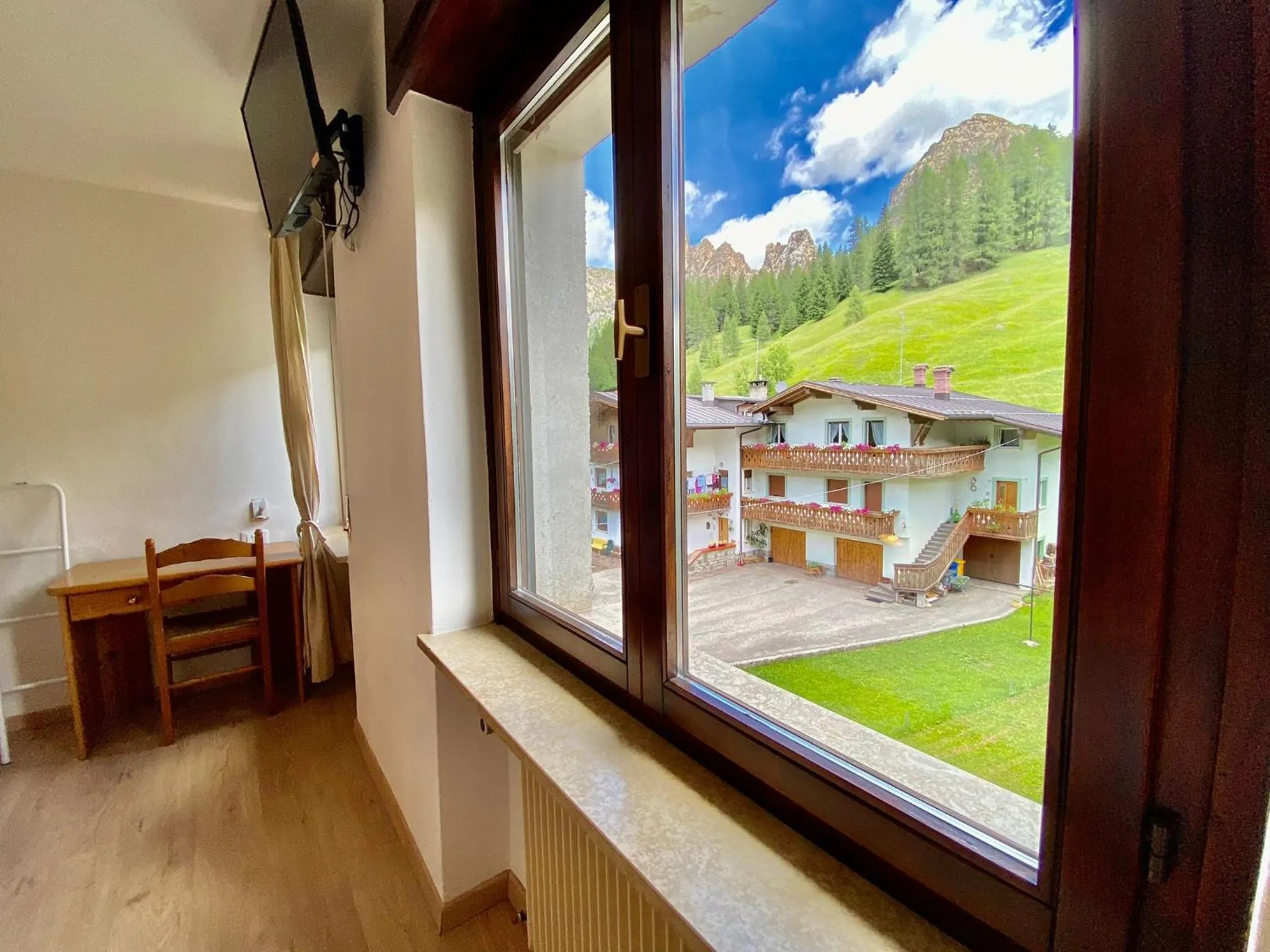 Mountain view in Hotel B&B Lorenzini Ski