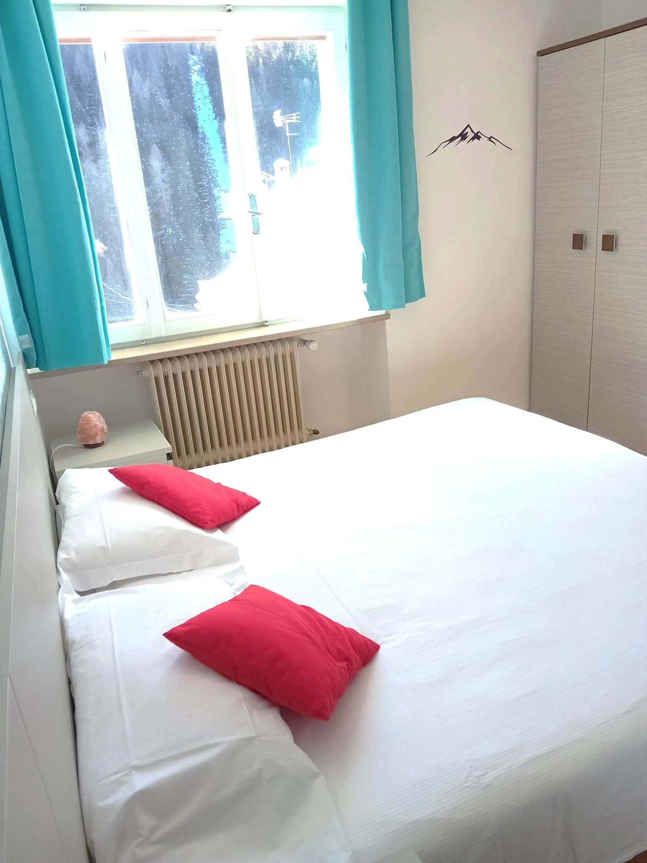 Bed in Hotel B&B Lorenzini Ski