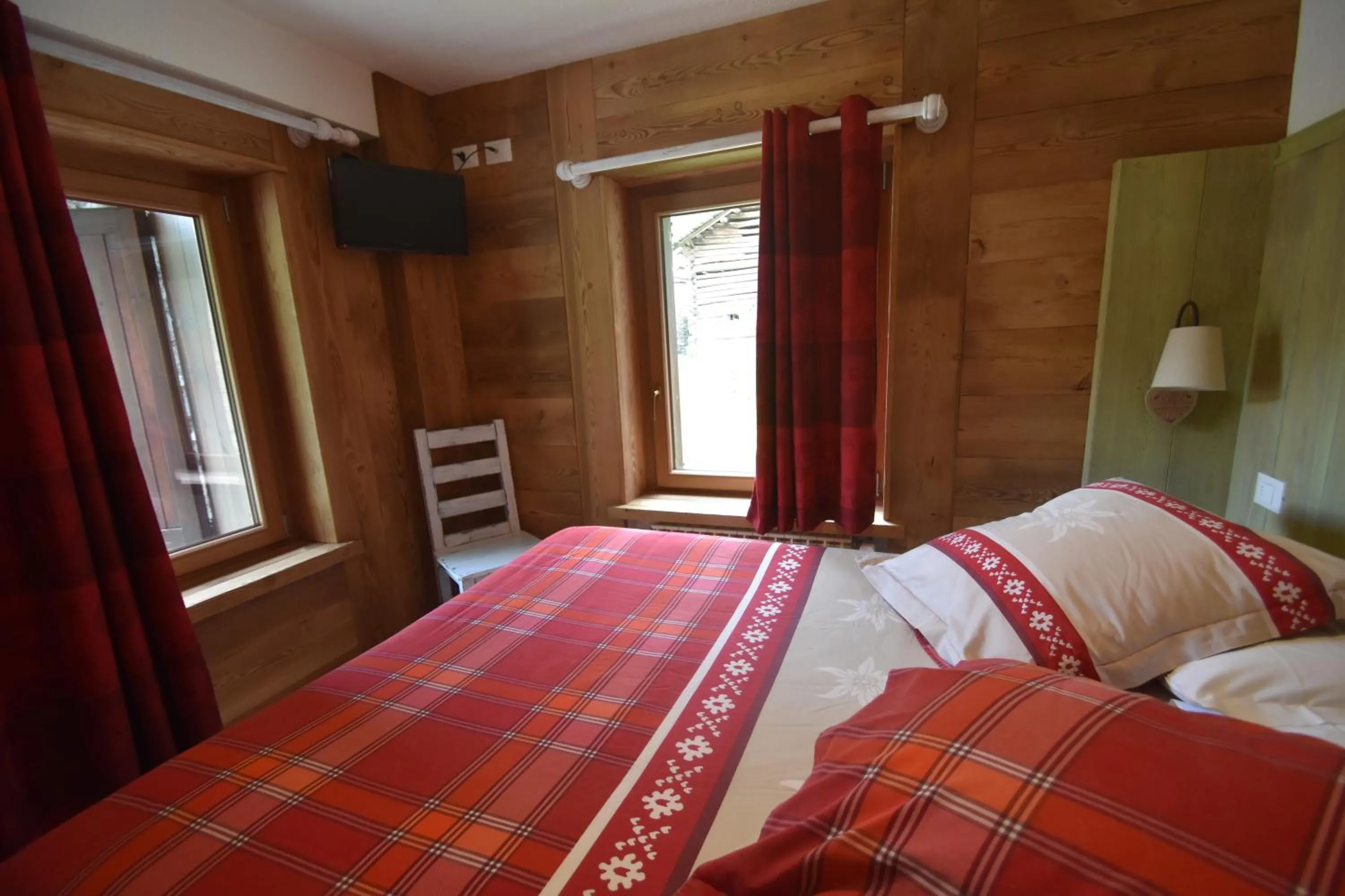 Hotel Petit Dahu - Chambres et Restaurant